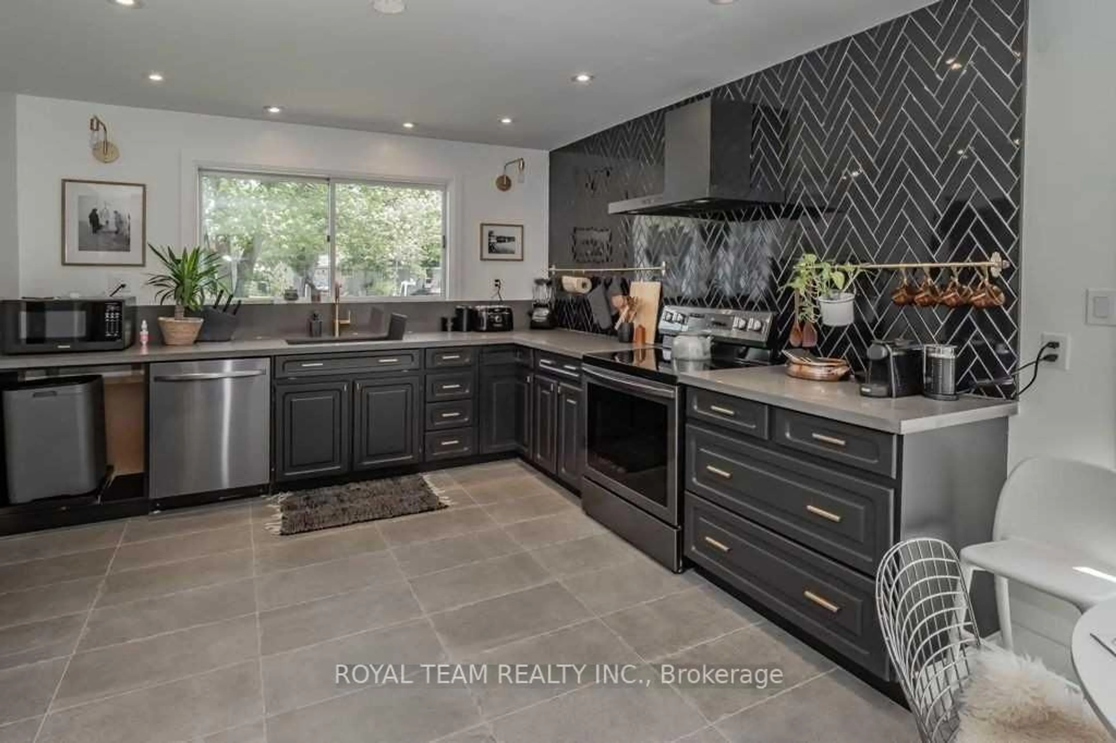 Contemporary kitchen, ceramic/tile floor for 22 Turtle Path, Ramara Ontario L0K 1B0