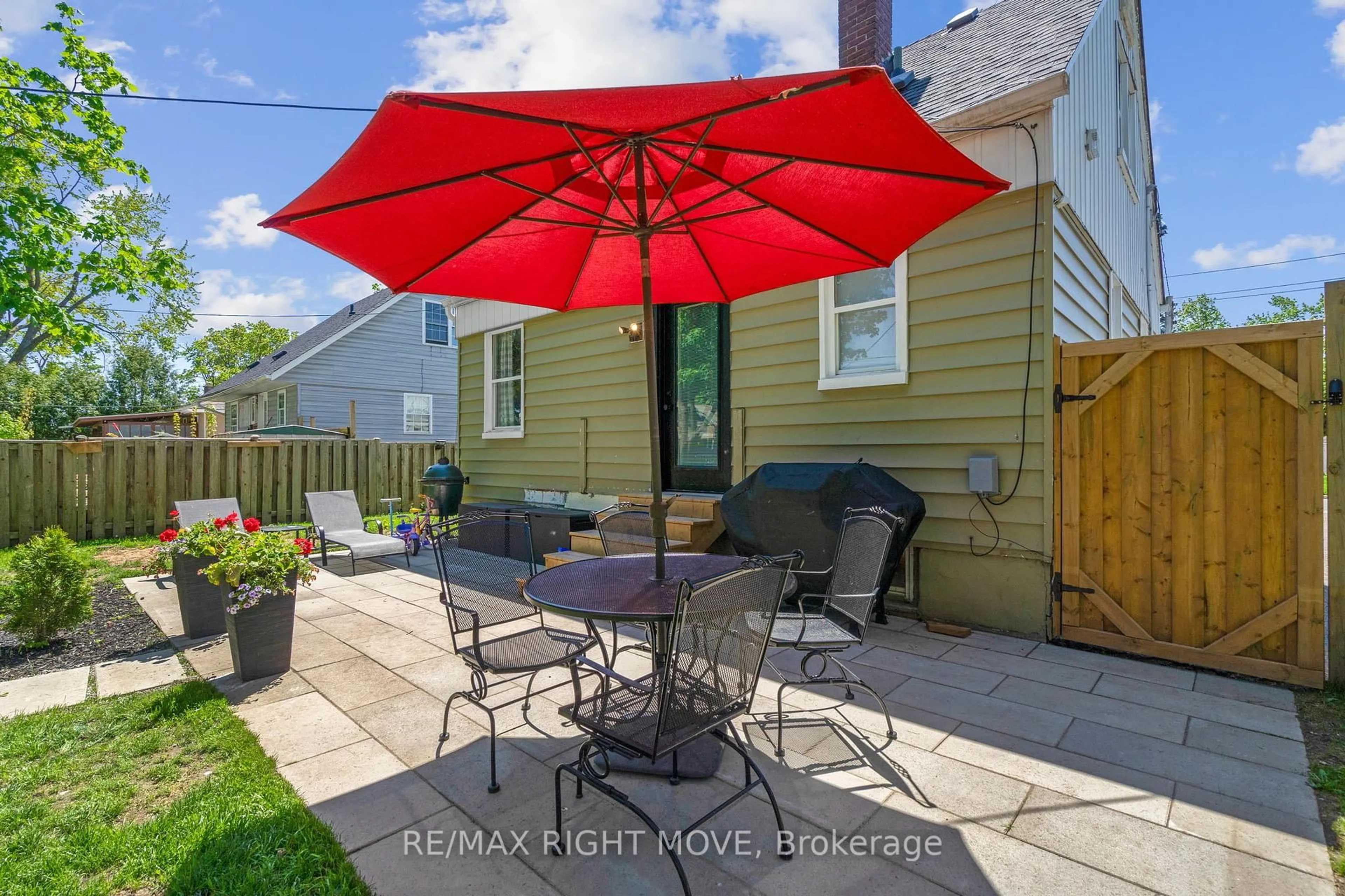 Patio, street for 13 Newton St, Barrie Ontario L4M 3N2