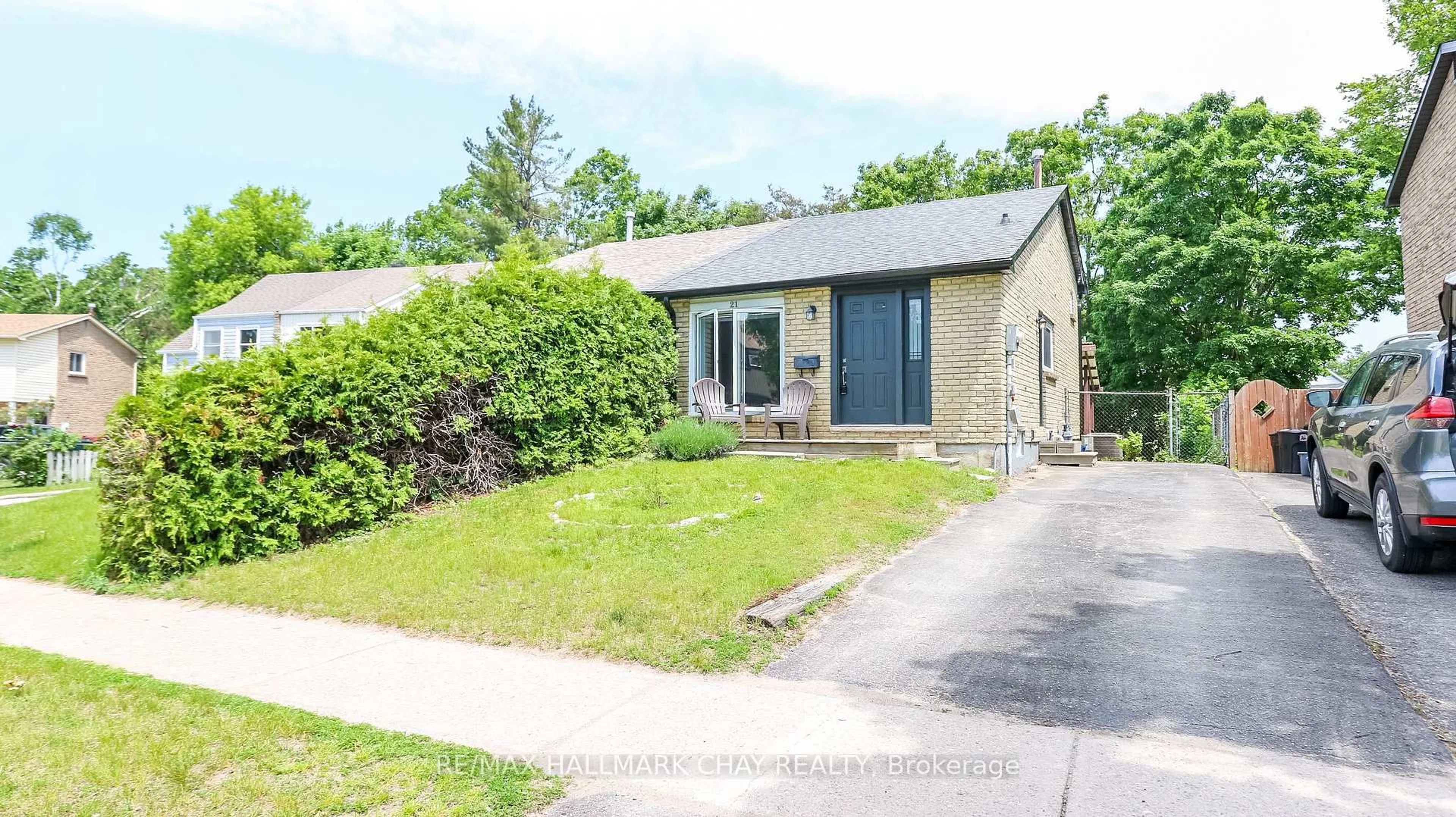 Unknown for 21 Scott Cres, Barrie Ontario L4N 4W2