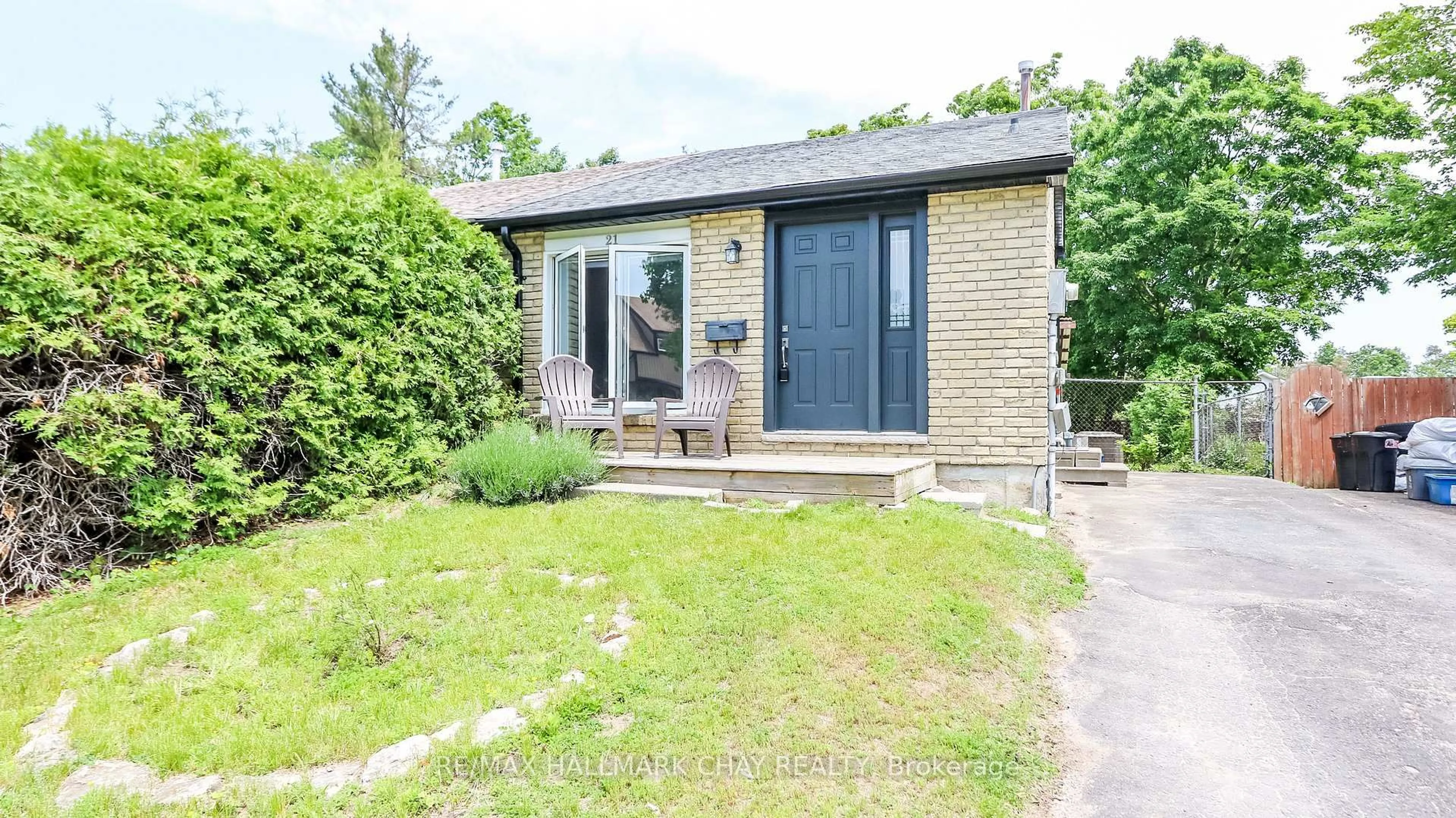 Unknown for 21 Scott Cres, Barrie Ontario L4N 4W2
