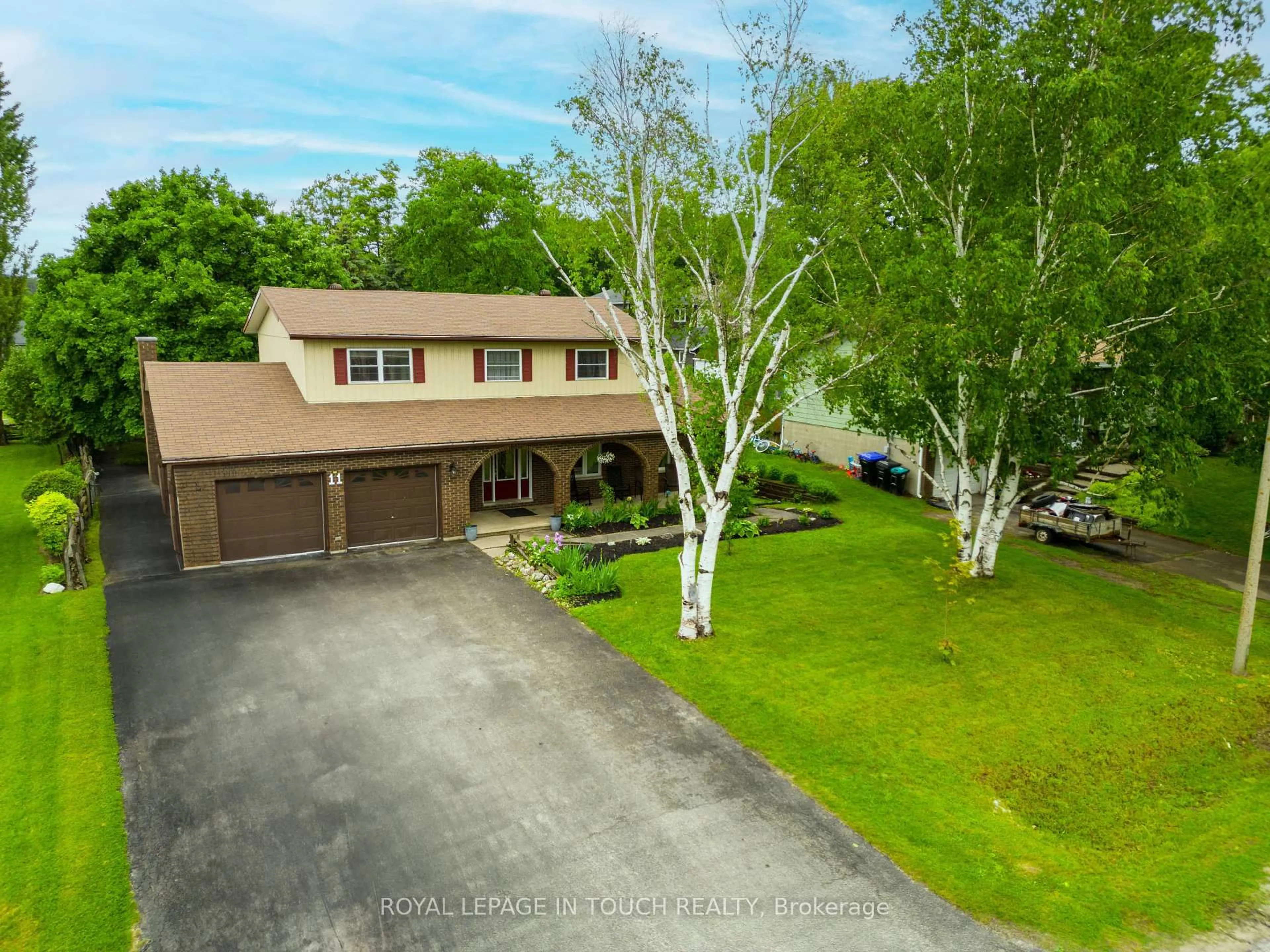 A pic from outside/outdoor area/front of a property/back of a property/a pic from drone, water/lake/river/ocean view for 11 Hill Top Dr, Penetanguishene Ontario L9M 1H7
