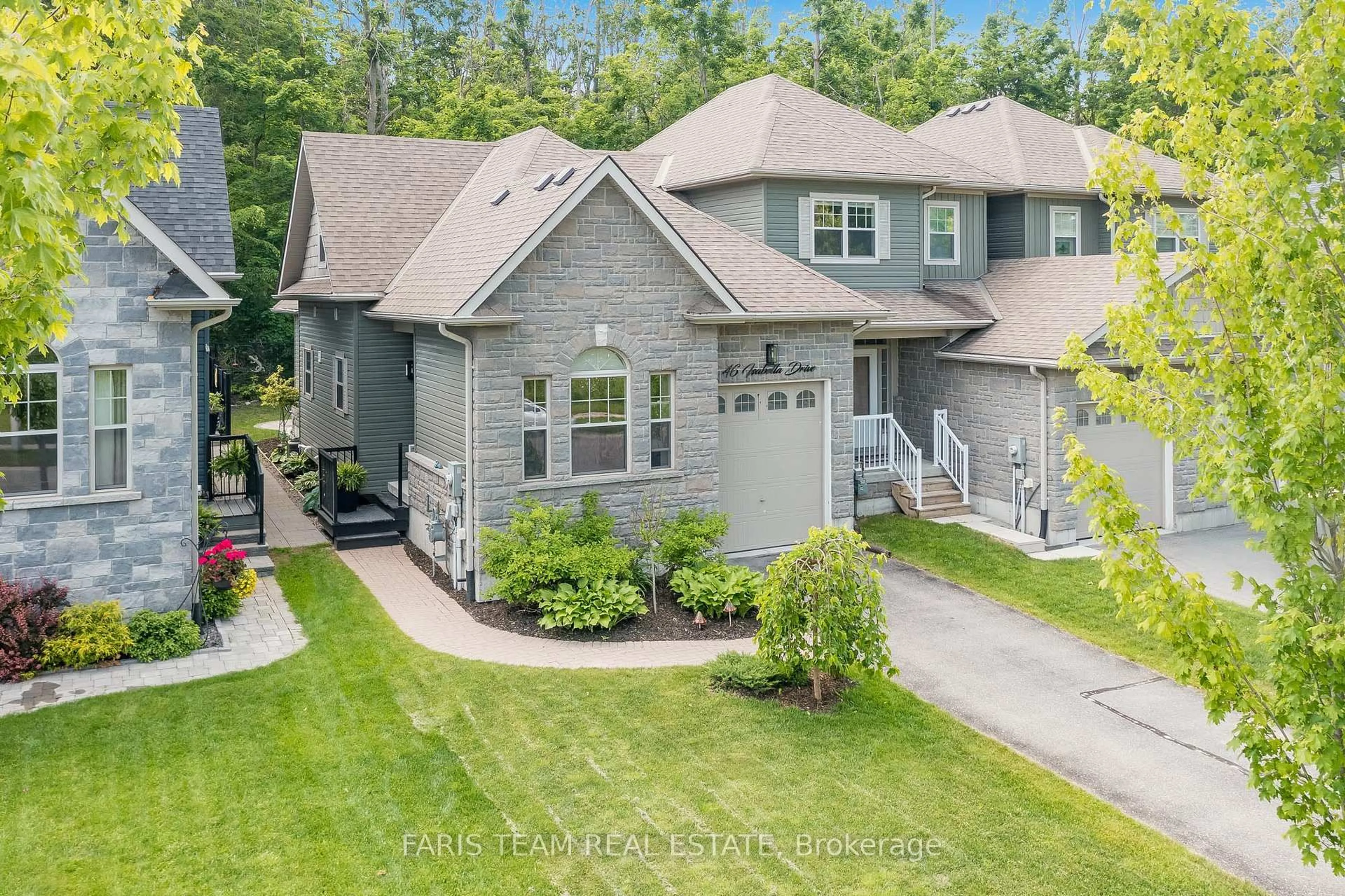 A pic from outside/outdoor area/front of a property/back of a property/a pic from drone, unknown for 46 Isabella Dr, Orillia Ontario L3V 0E2