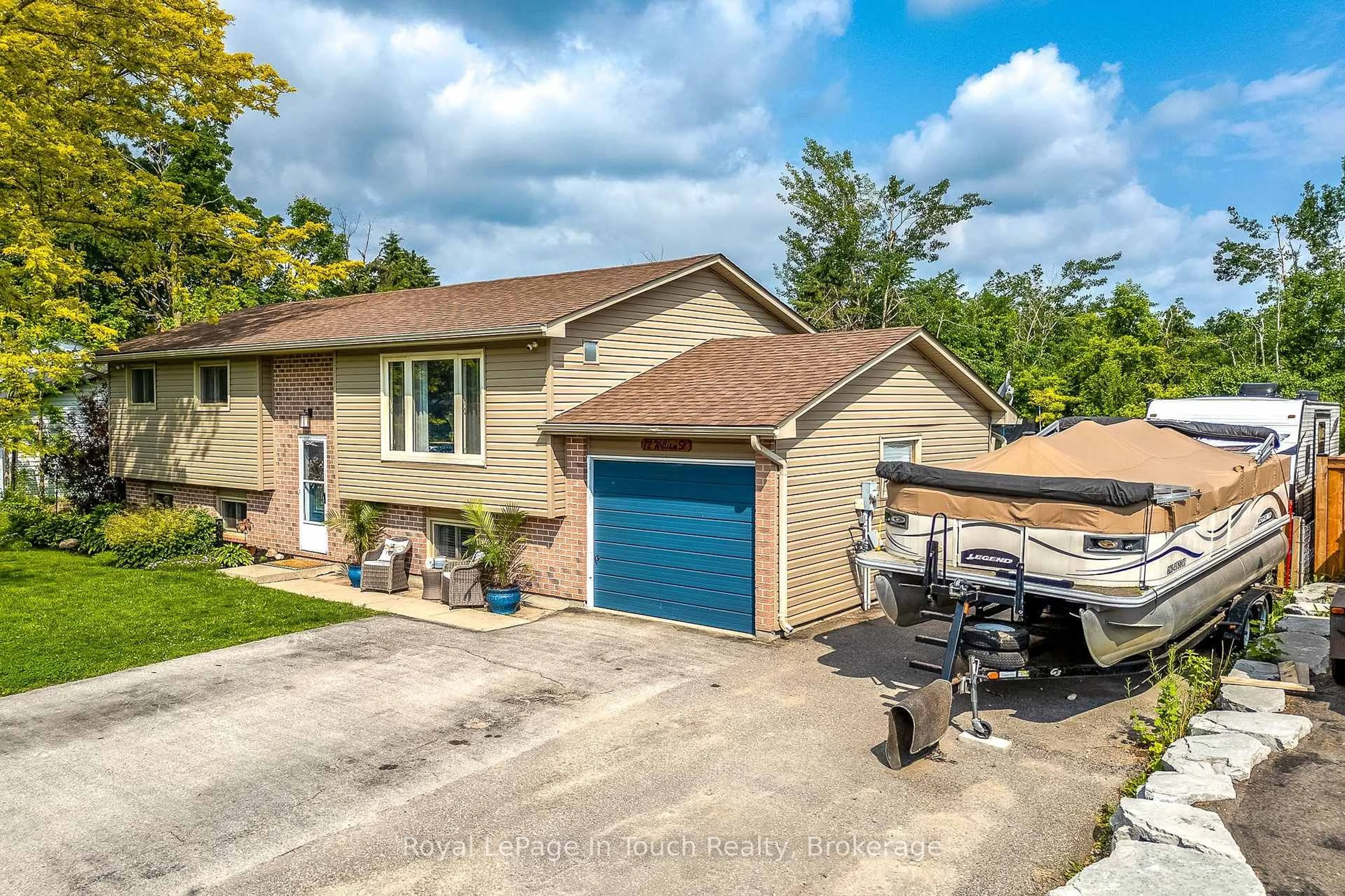 A pic from outside/outdoor area/front of a property/back of a property/a pic from drone, street for 72 William St, Oro-Medonte Ontario L0L 2L0