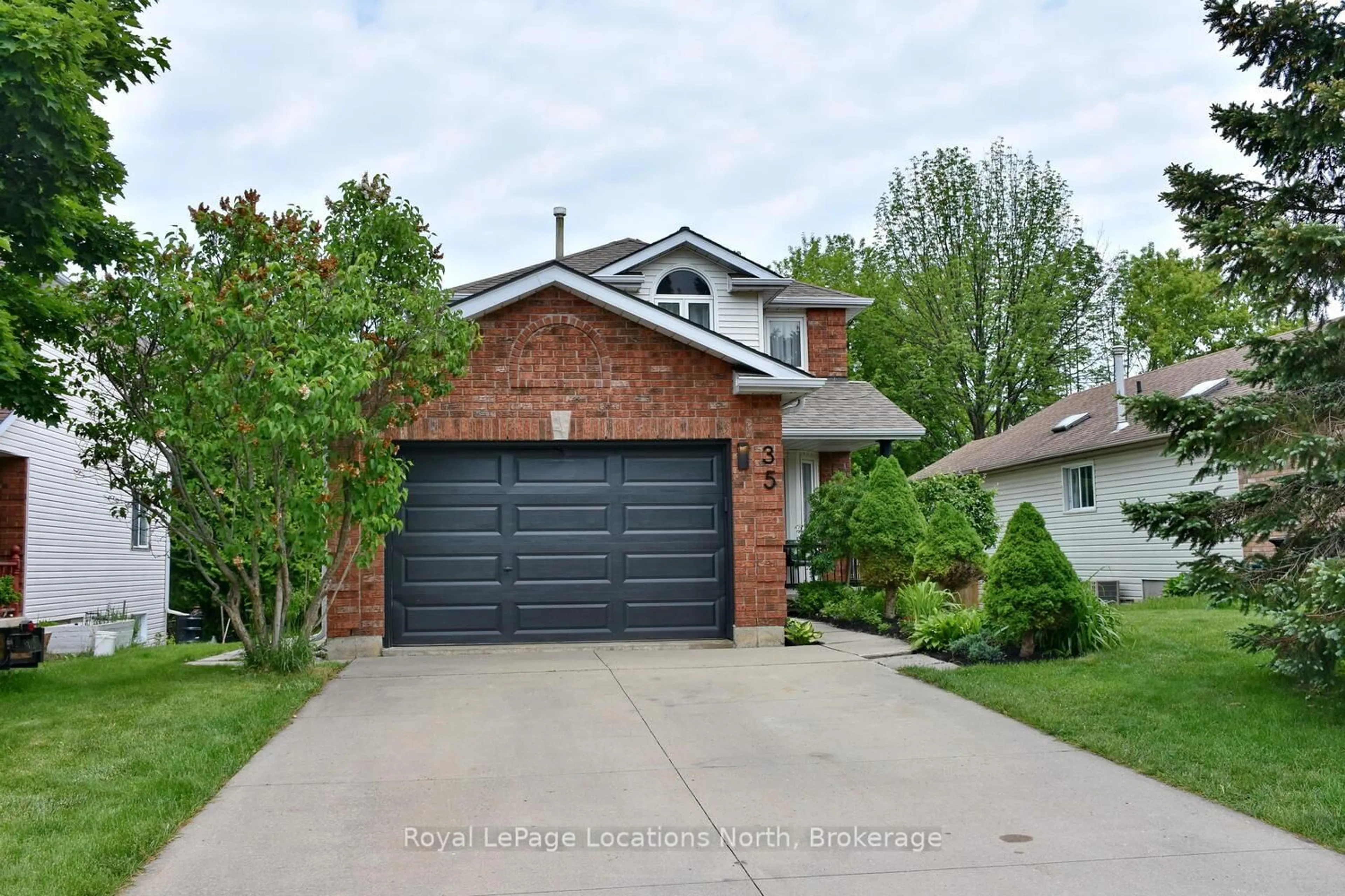 Home with brick exterior material, street for 35 BUSH St, Collingwood Ontario L9Y 4T1