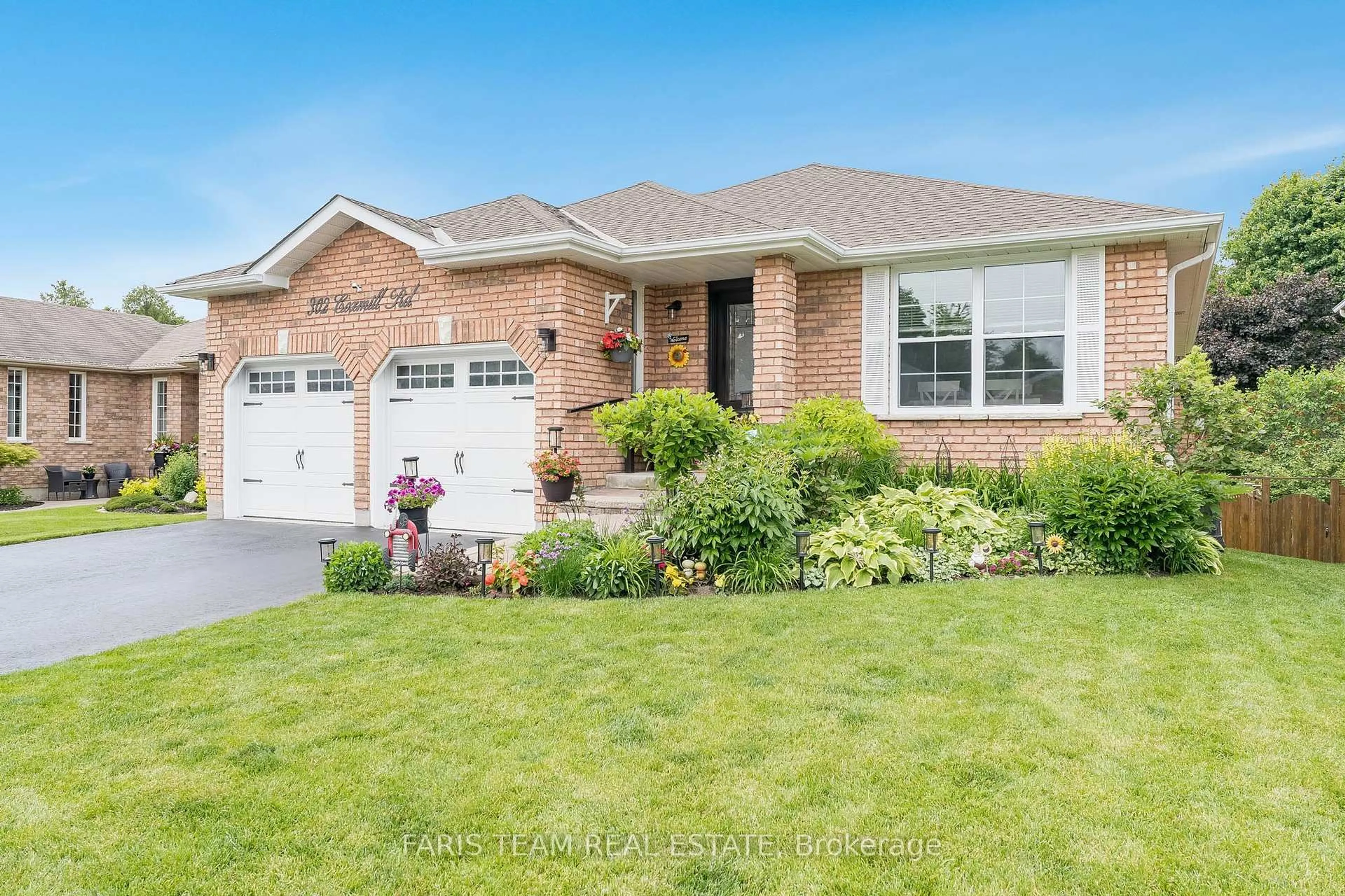 Home with brick exterior material, street for 302 Cox Mill Rd, Barrie Ontario L4N 8V3