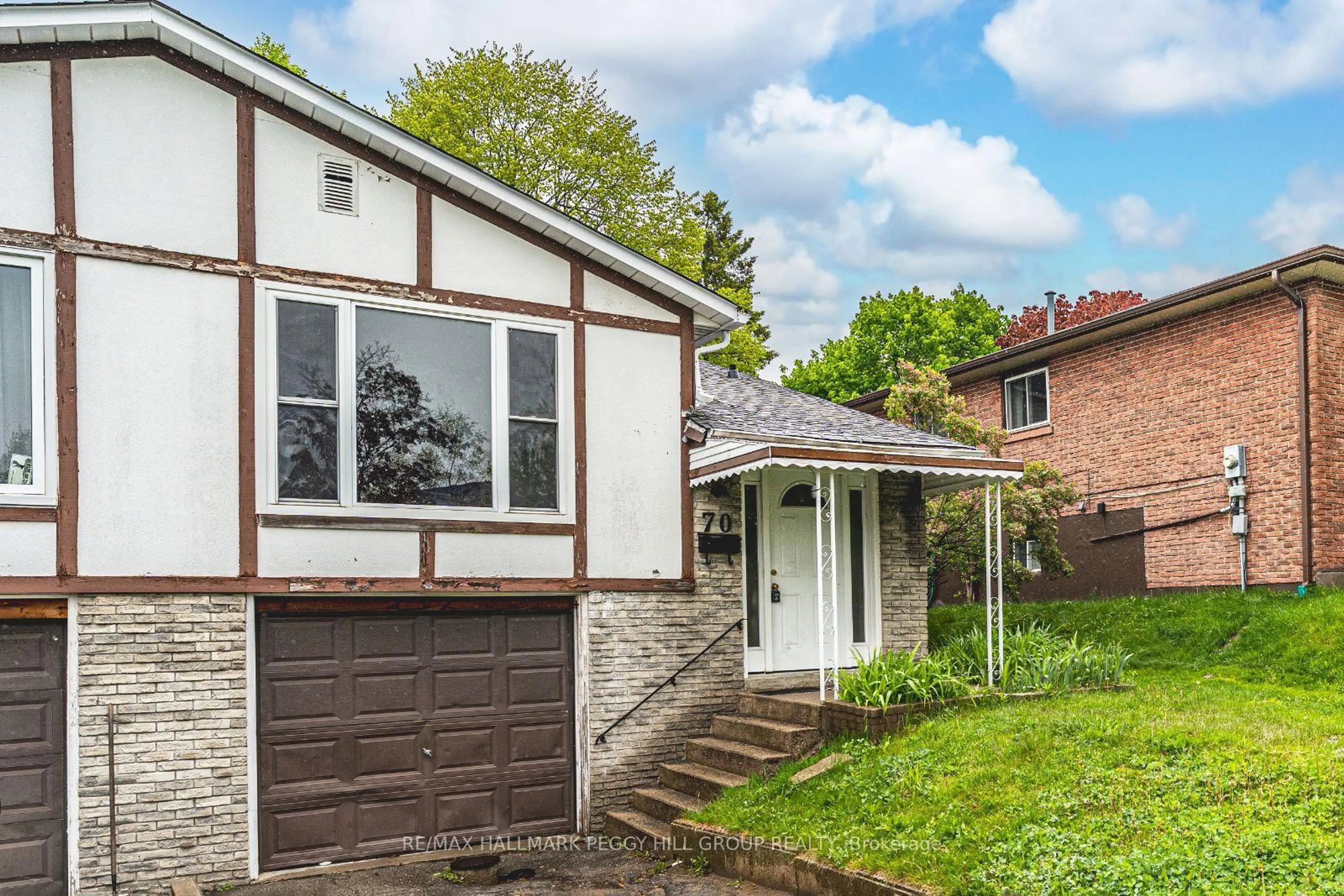 Home with brick exterior material, street for 70 Highcroft Rd, Barrie Ontario L4N 2X7