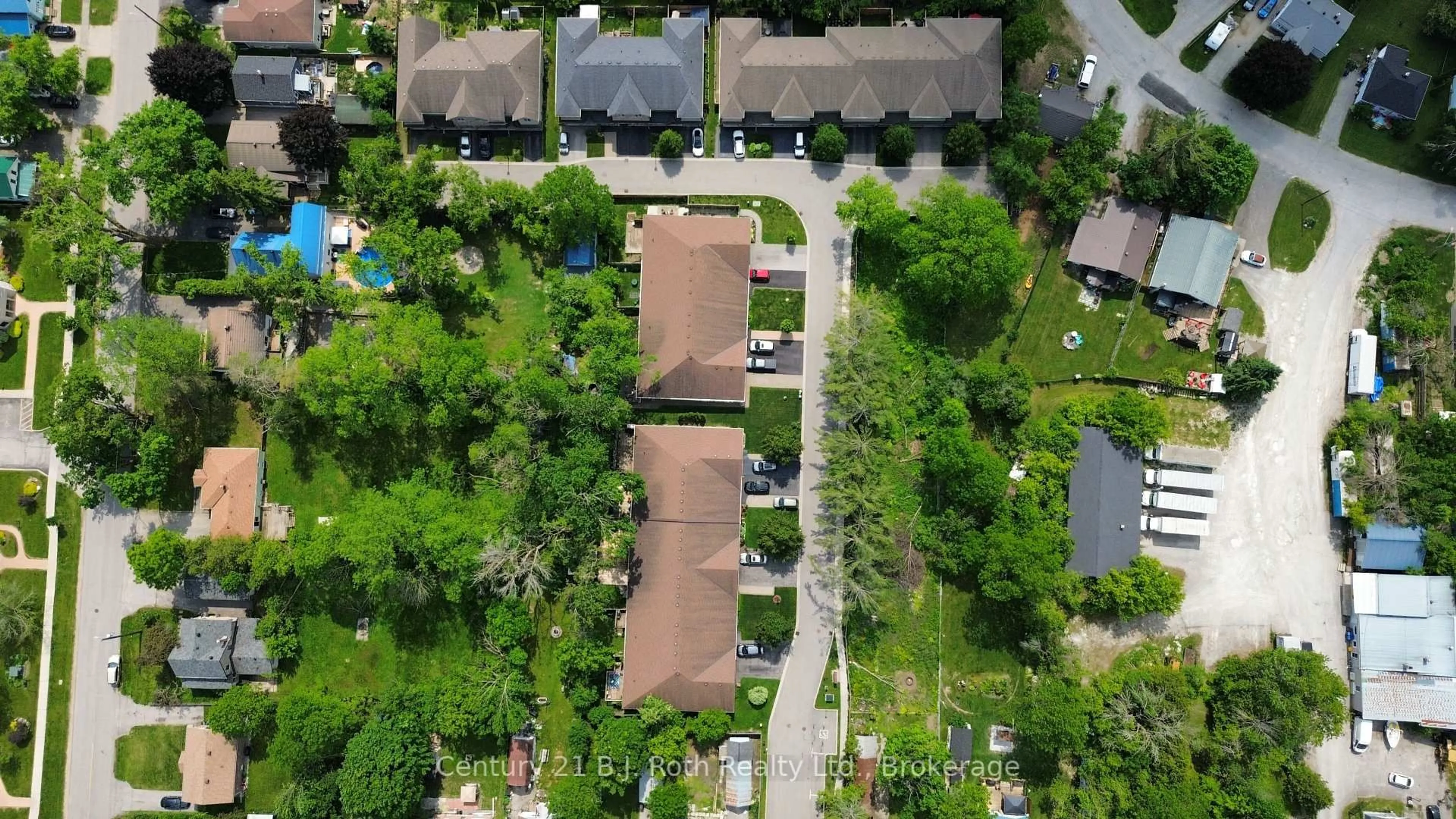 A pic from outside/outdoor area/front of a property/back of a property/a pic from drone, street for 20 Taylor Dr, Orillia Ontario L3V 0C7