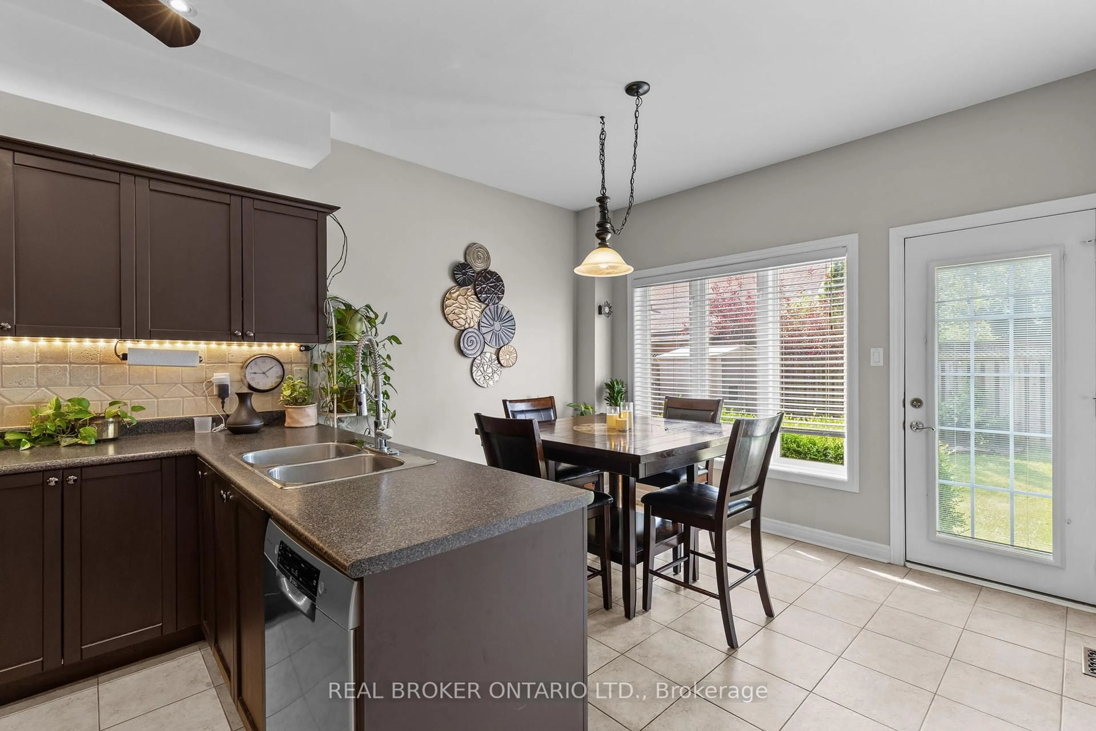 Open concept kitchen, ceramic/tile floor for 17 CRANBERRY Lane, Barrie Ontario L4N 0Z1