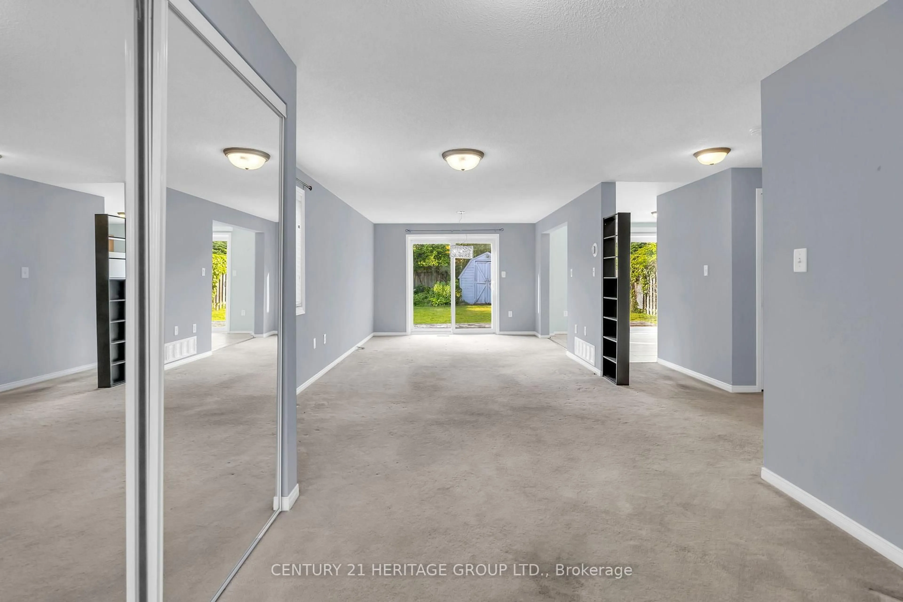 Indoor foyer for 10 Clute Cres, Barrie Ontario L4N 8S7