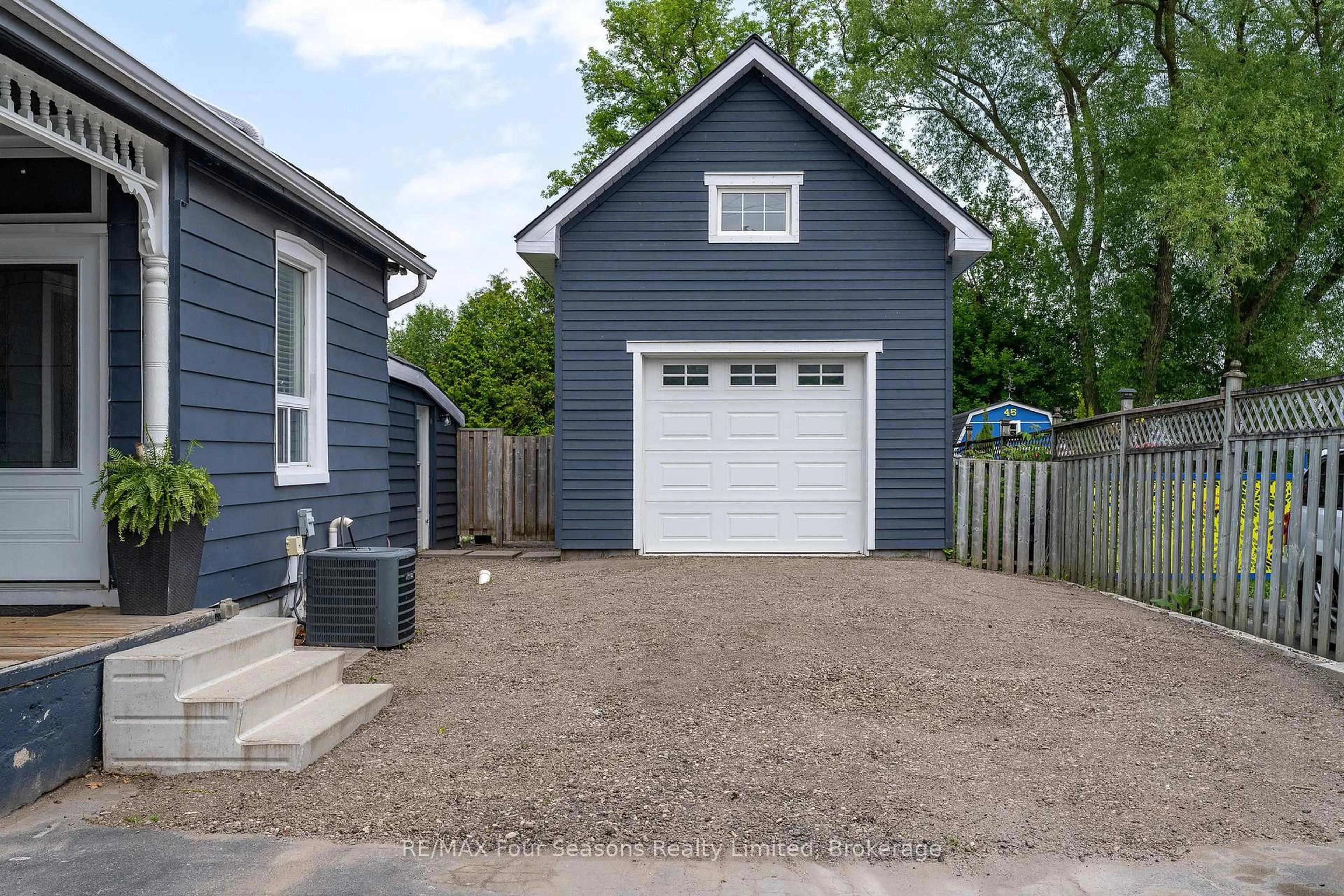 Shed for 43 Cedar St, Collingwood Ontario L9Y 3A4