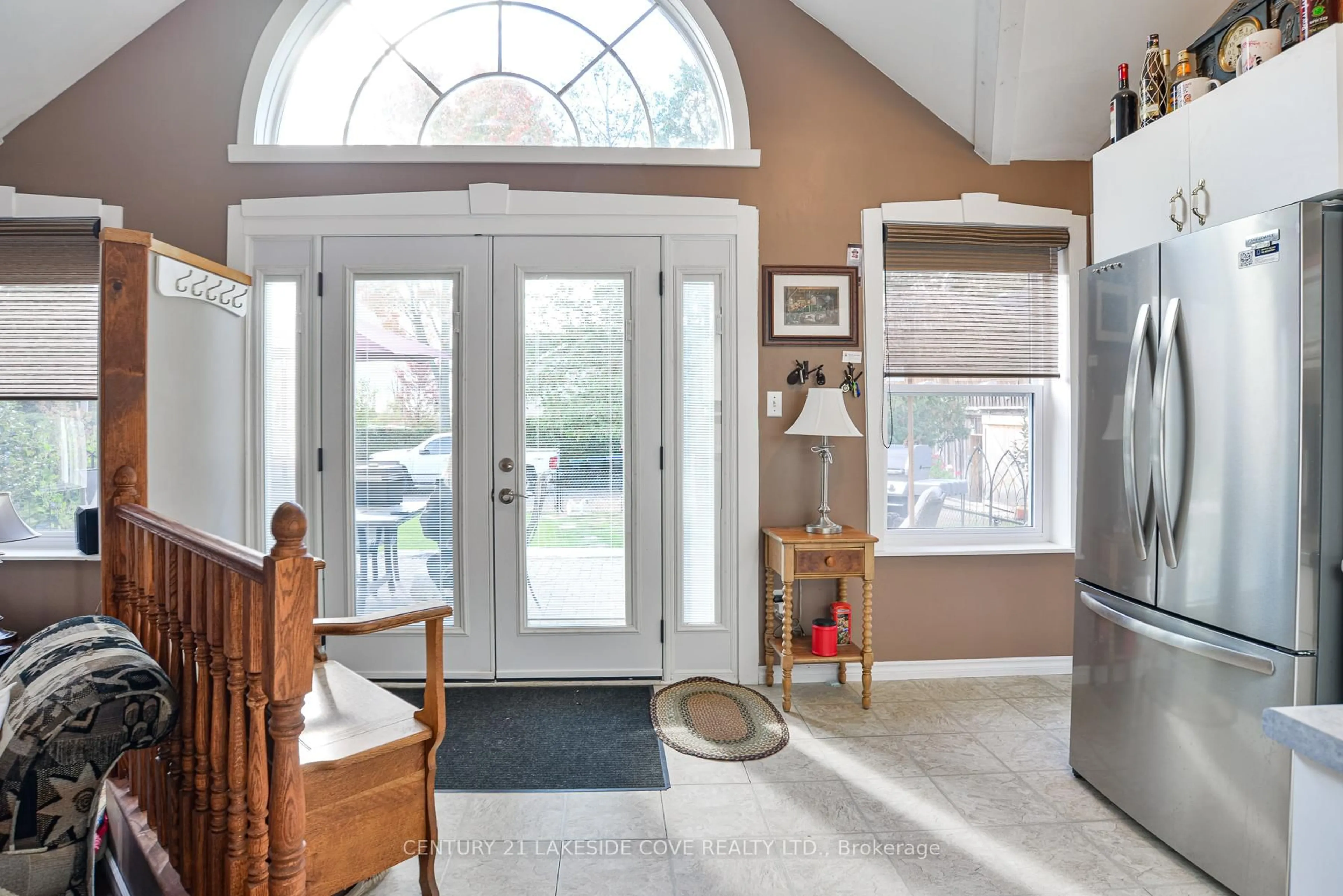 Indoor entryway for 2189 Concession 4 Rd, Ramara Ontario L0K 1B0