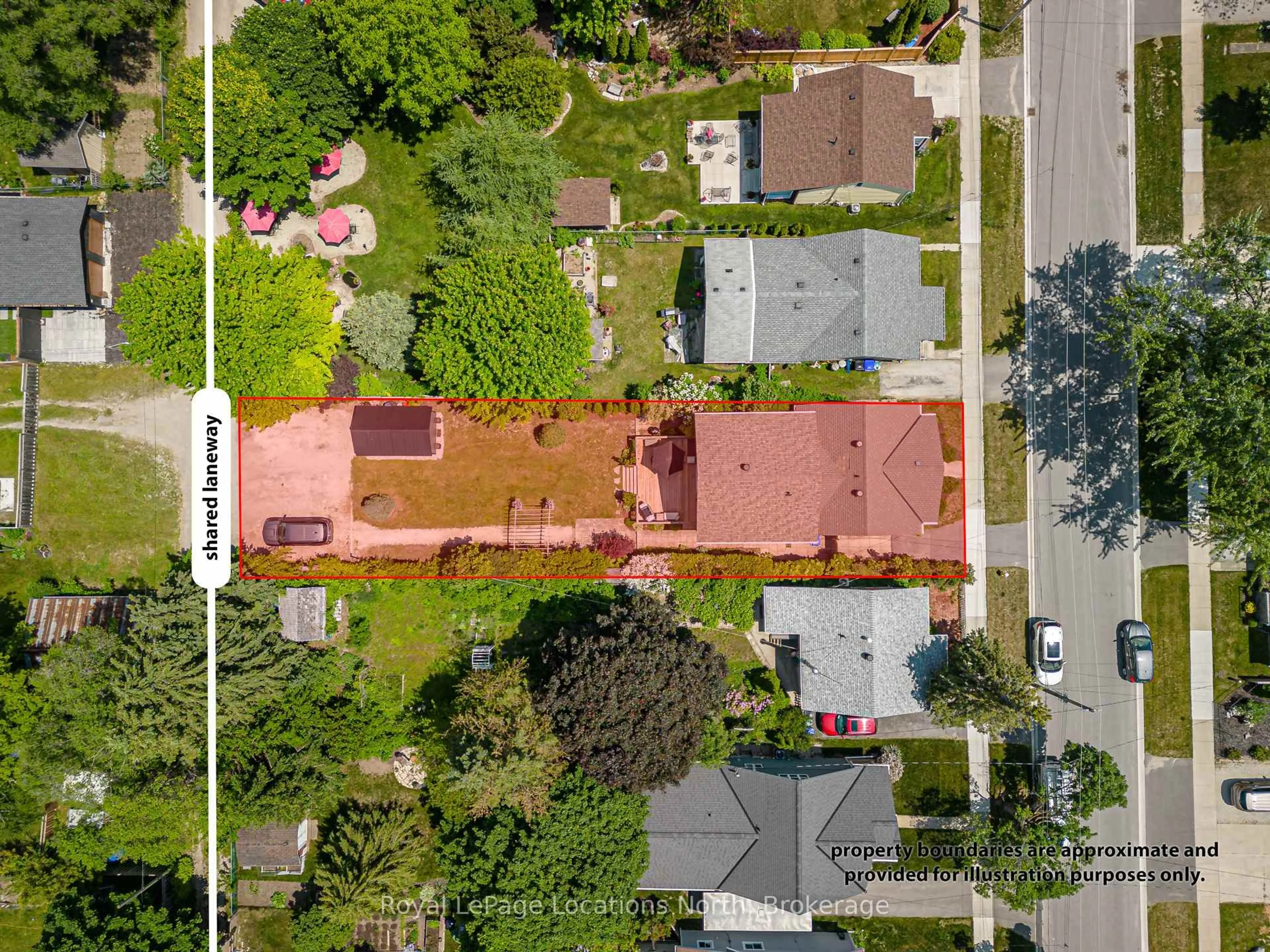 A pic from outside/outdoor area/front of a property/back of a property/a pic from drone, street for 17 Ninth St, Collingwood Ontario L9Y 2E9