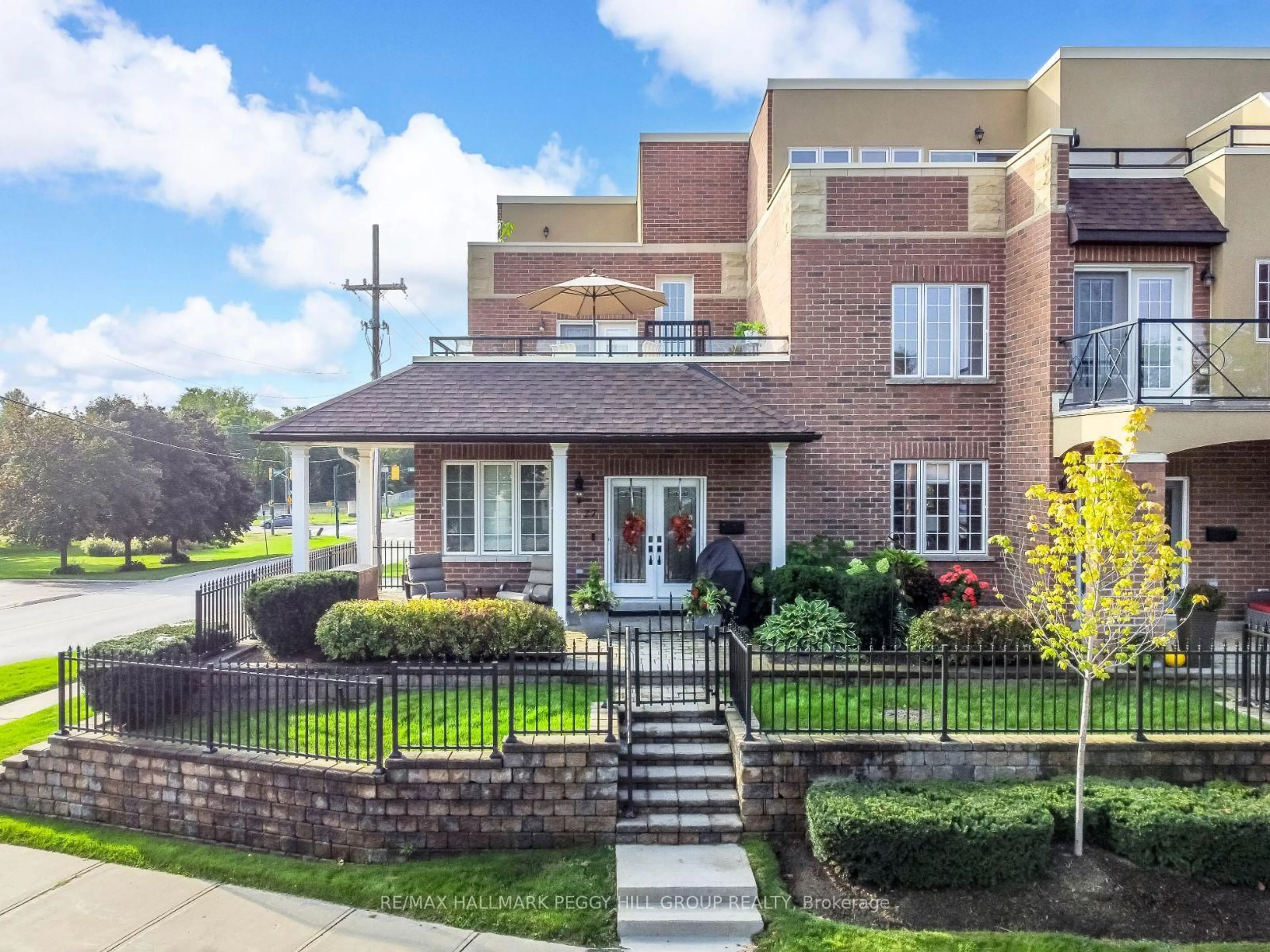 Home with brick exterior material, street for 27 White Oaks Rd, Barrie Ontario L4N 5A2