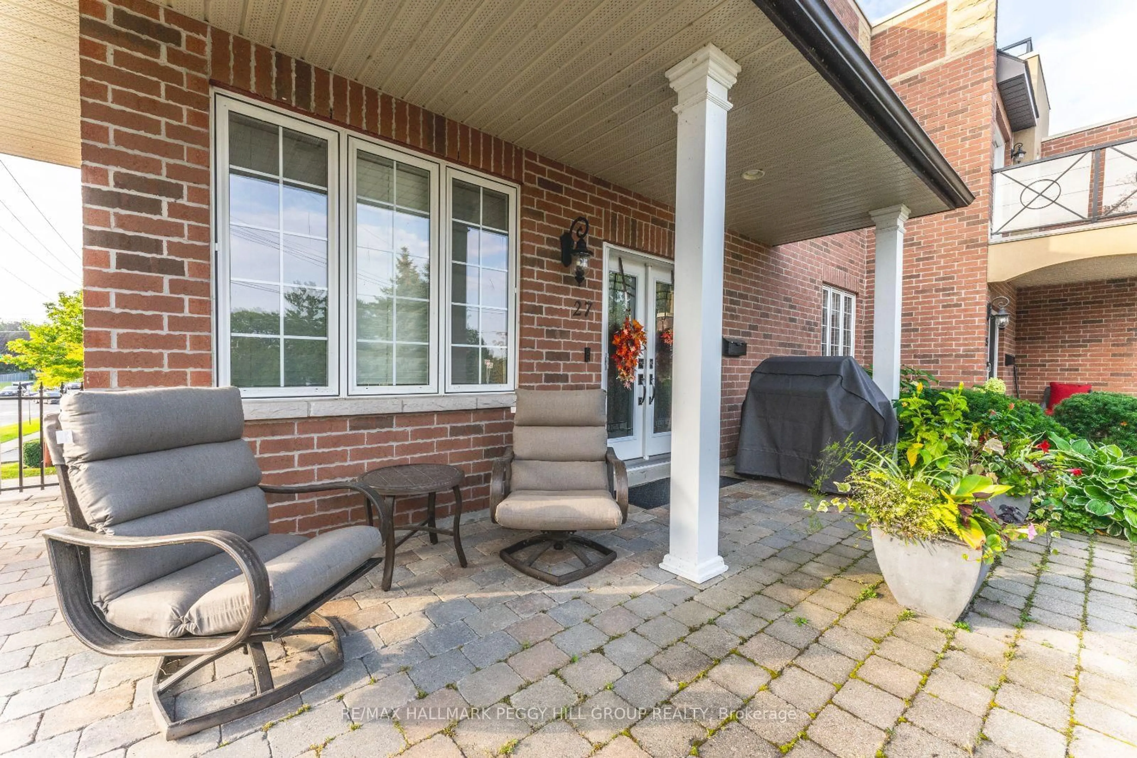 Patio, street for 27 White Oaks Rd, Barrie Ontario L4N 5A2