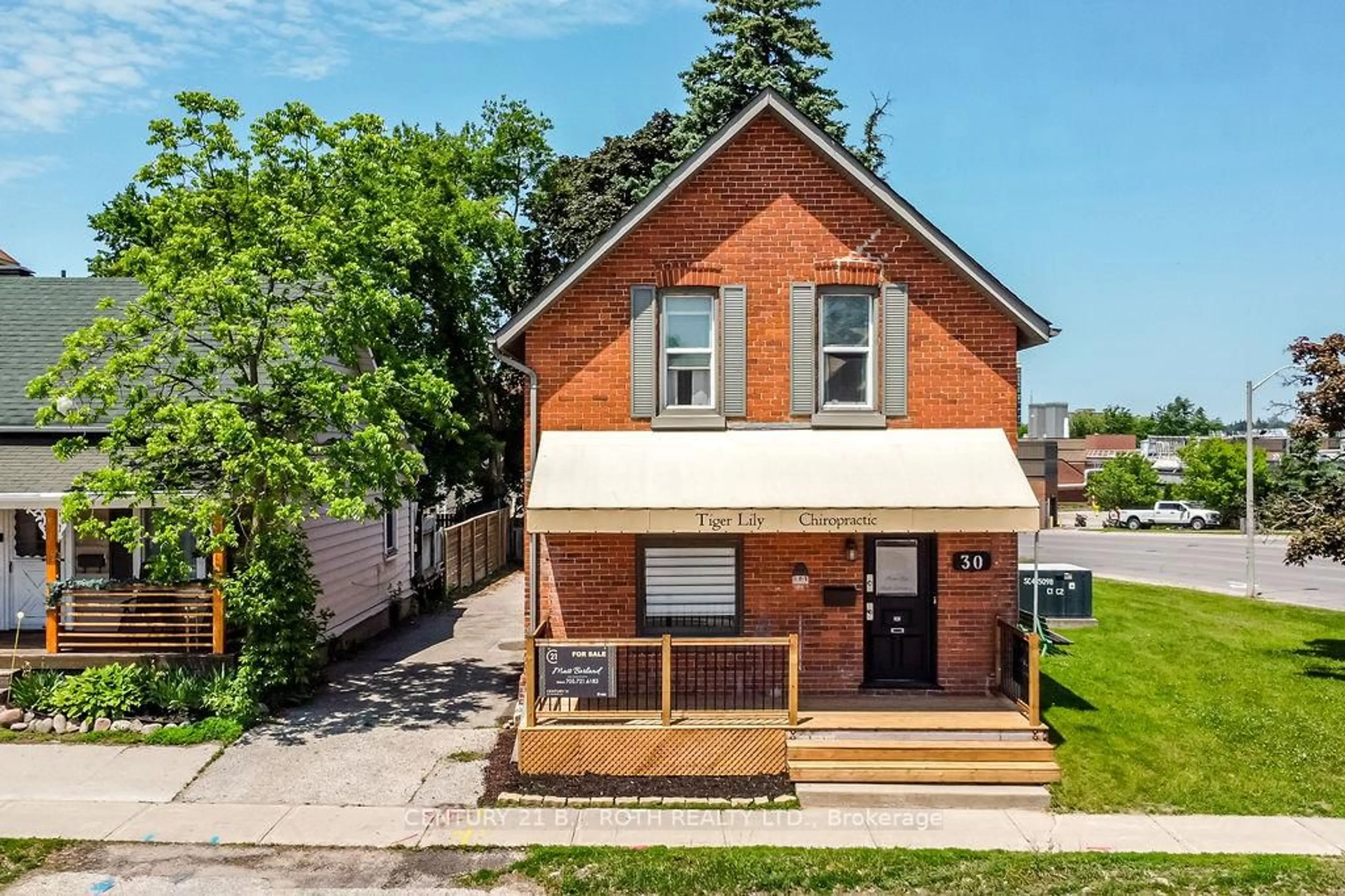 Home with brick exterior material, street for 30 TIFFIN St, Barrie Ontario L4N 2M7