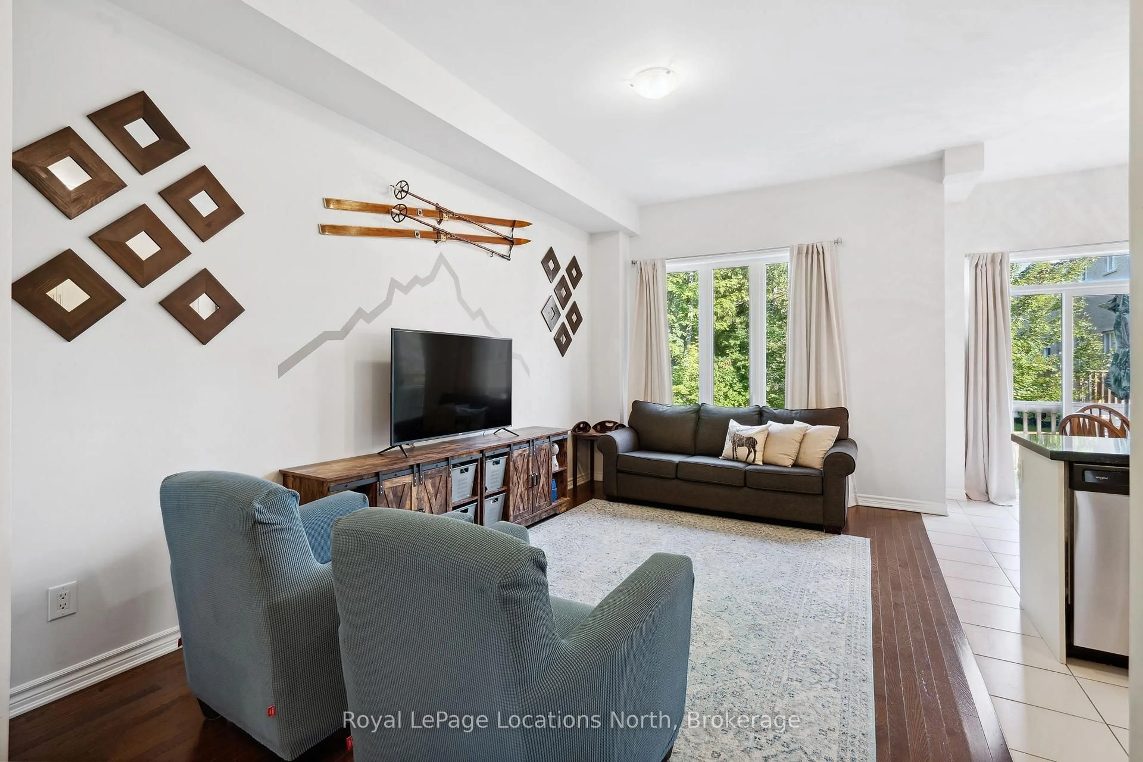Living room with furniture, unknown for 6 BLASI Crt, Wasaga Beach Ontario L9Z 0H3