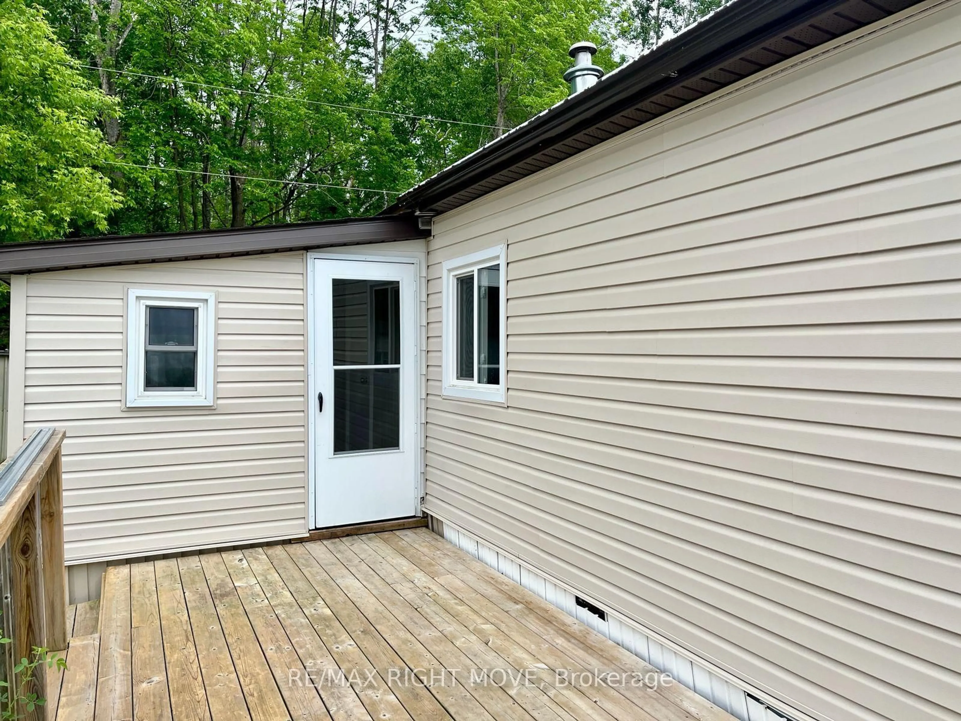 Home with vinyl exterior material, building for 1329 Hilltop Rd, Severn Ontario L3V 0V1