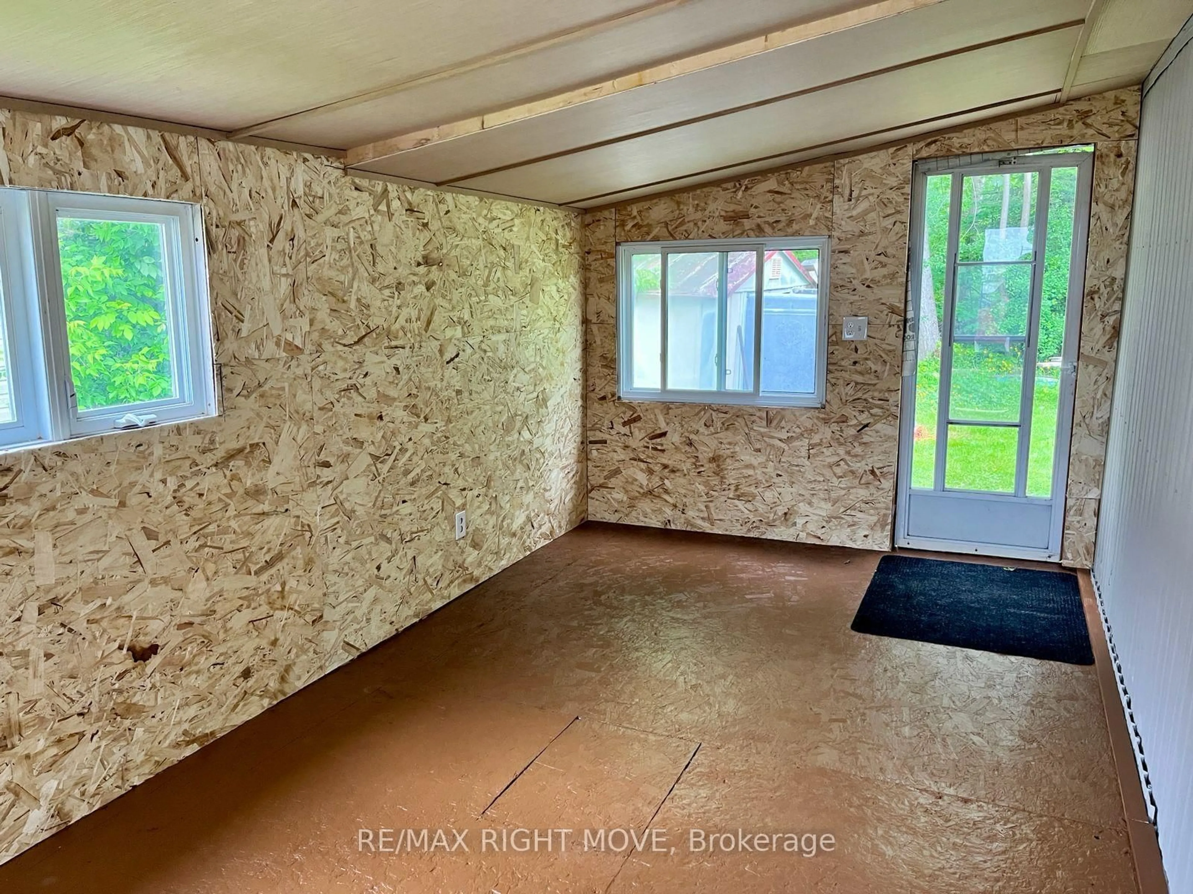 A pic of a room for 1329 Hilltop Rd, Severn Ontario L3V 0V1
