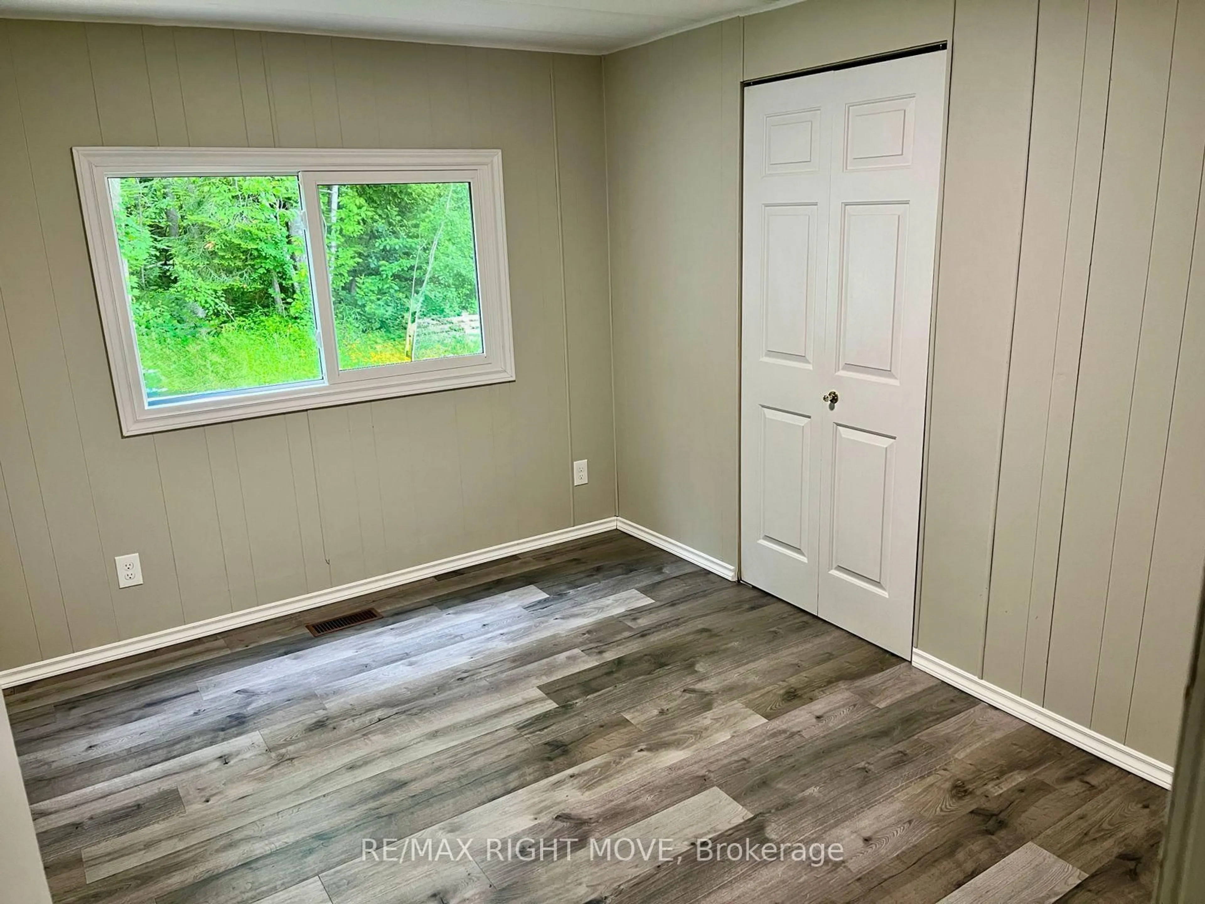 A pic of a room for 1329 Hilltop Rd, Severn Ontario L3V 0V1