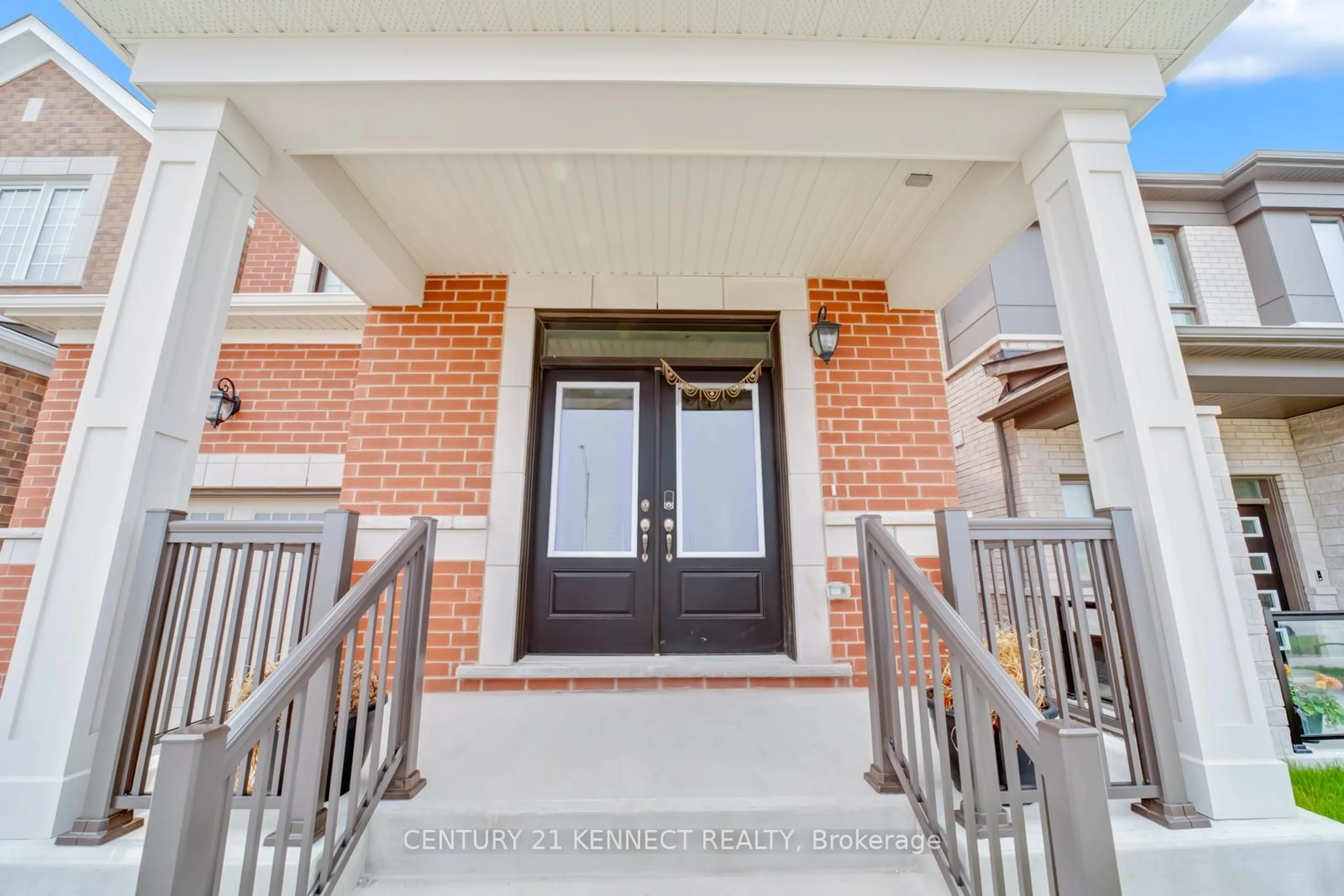 Indoor entryway for 390 Madelaine Dr, Barrie Ontario L9J 0P4