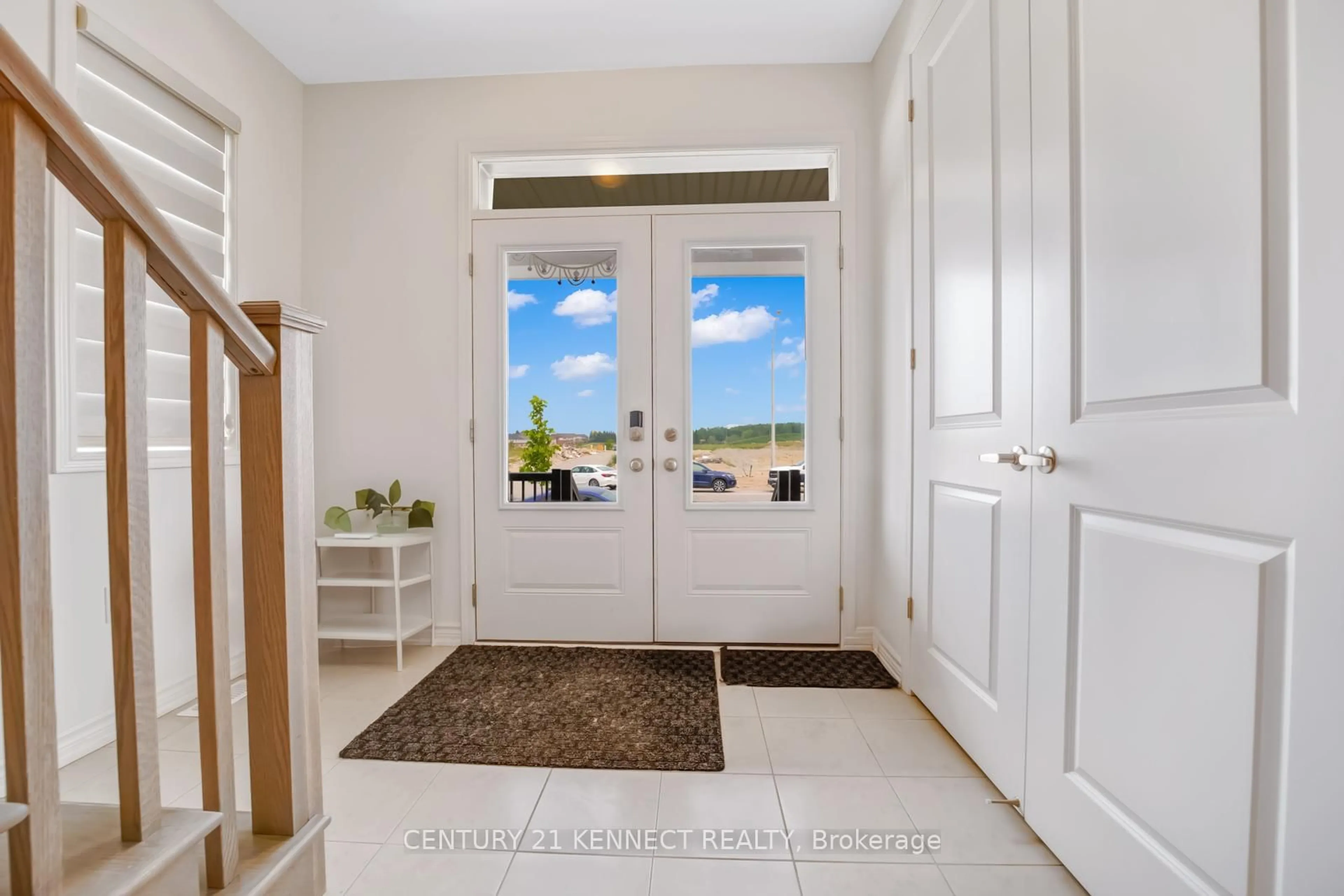 Indoor entryway for 390 Madelaine Dr, Barrie Ontario L9J 0P4