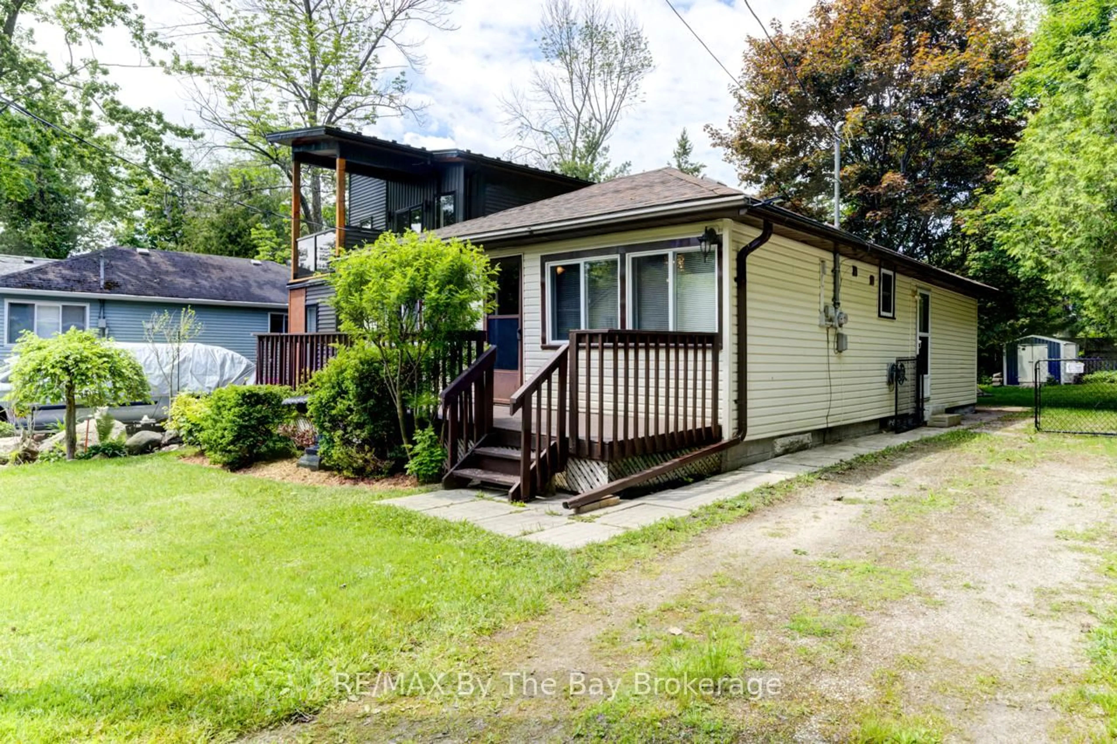 A pic from outside/outdoor area/front of a property/back of a property/a pic from drone, street for 50 Balsam St, Tiny Ontario L0L 1P1
