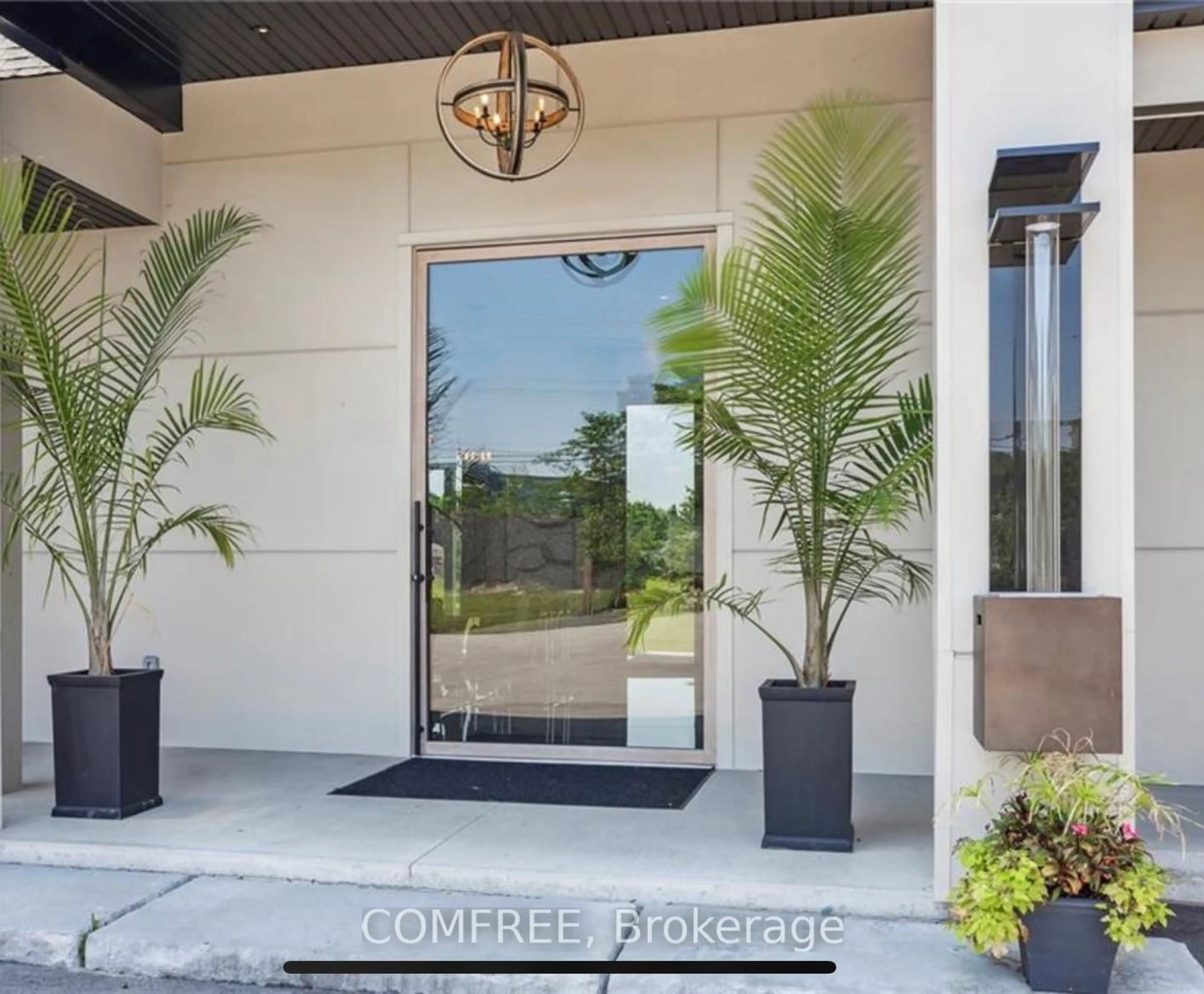 Indoor entryway for 4252 Burnside Line, Severn Ontario L3V 0W1