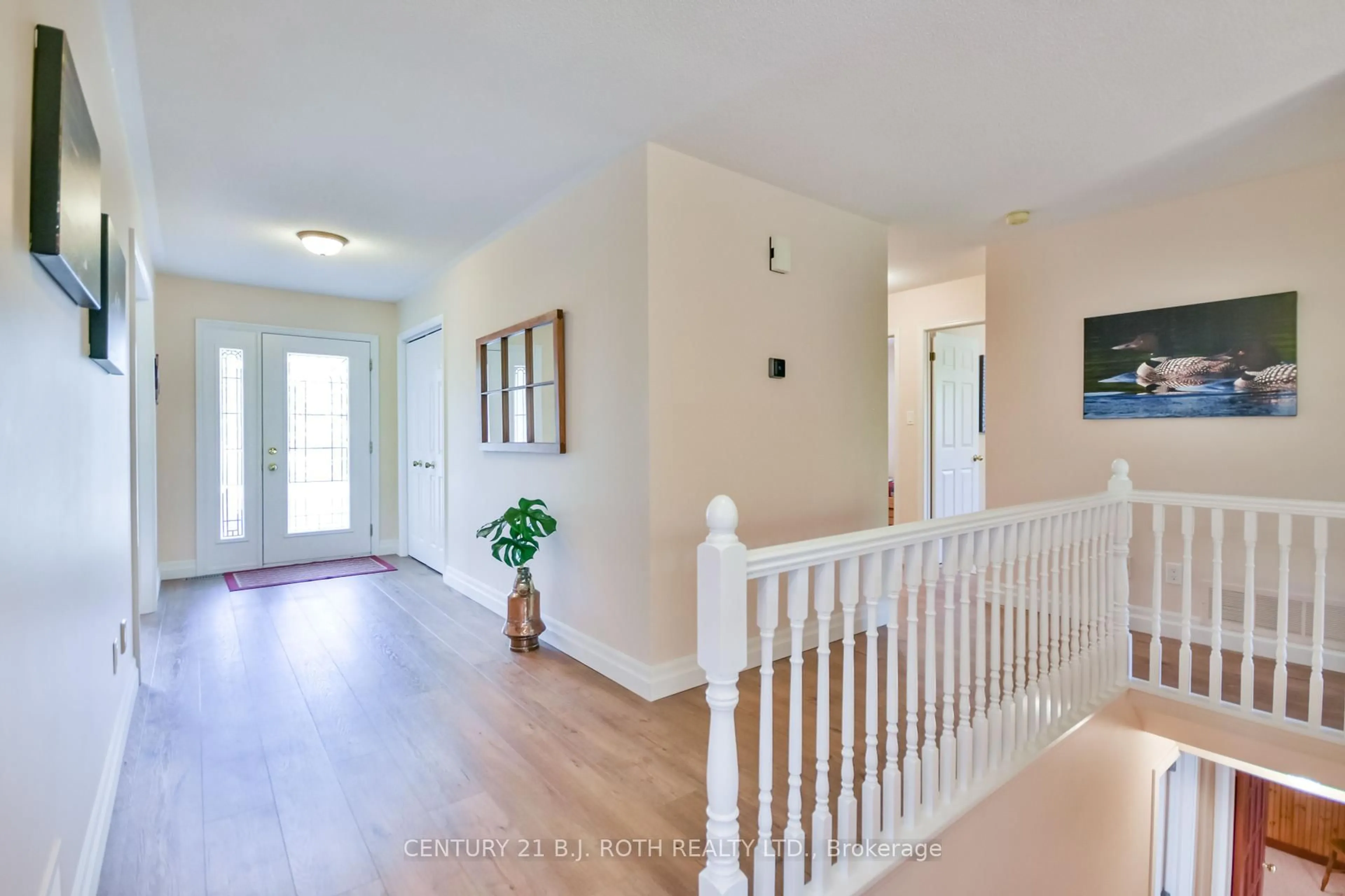Indoor entryway for 34 Cairns Blvd, Springwater Ontario L9X 0N8