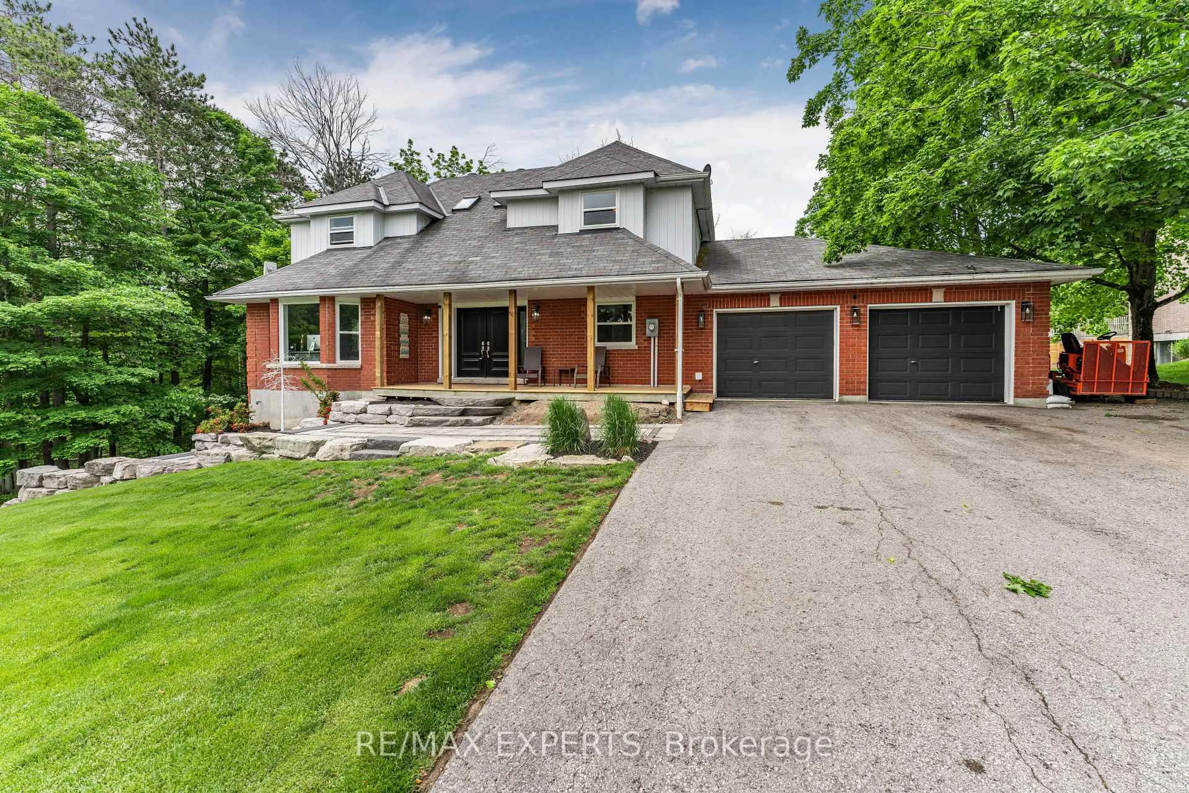 Home with brick exterior material, street for 602 Scarlett Line, Oro-Medonte Ontario L4R 4K3