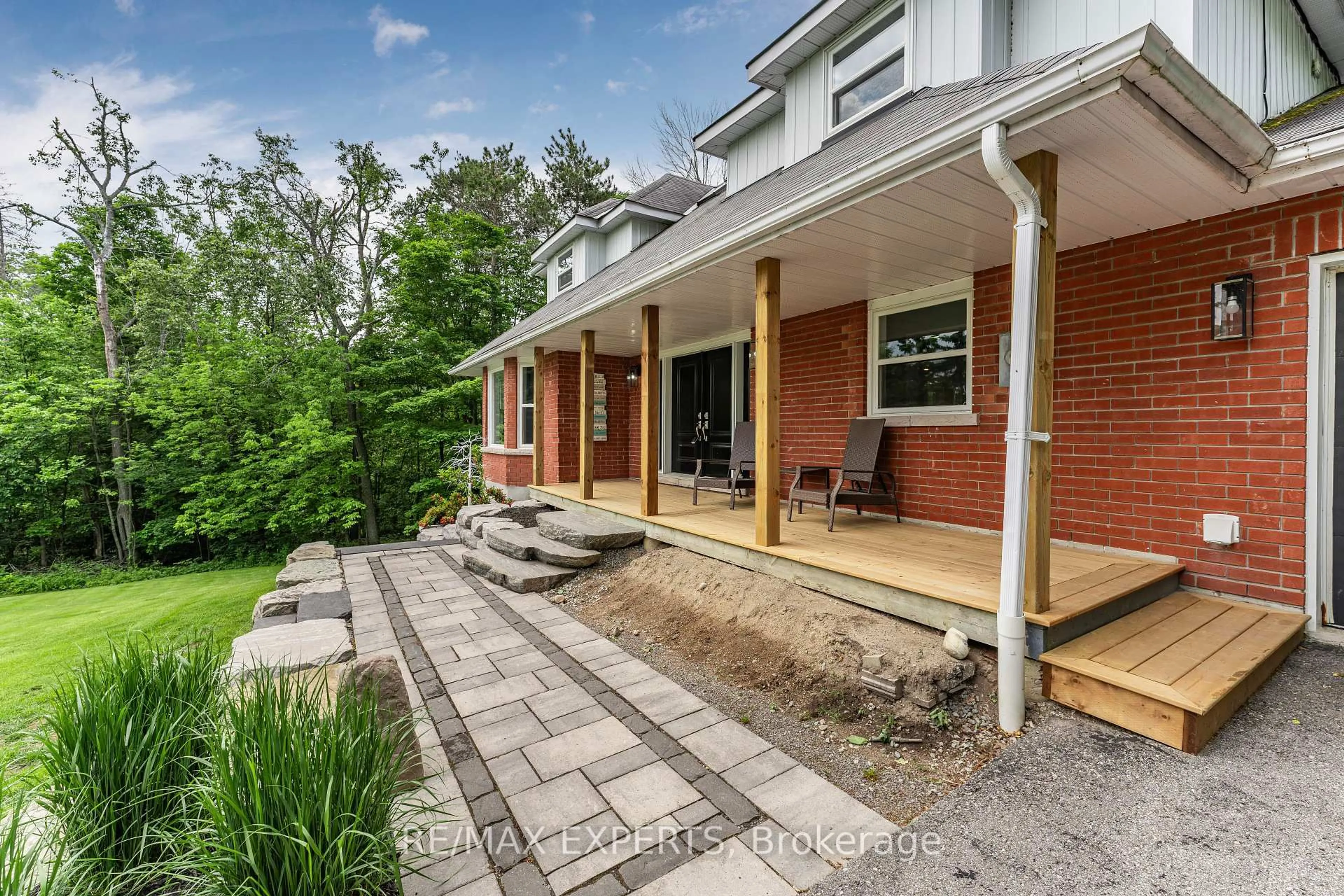 Home with brick exterior material, street for 602 Scarlett Line, Oro-Medonte Ontario L4R 4K3