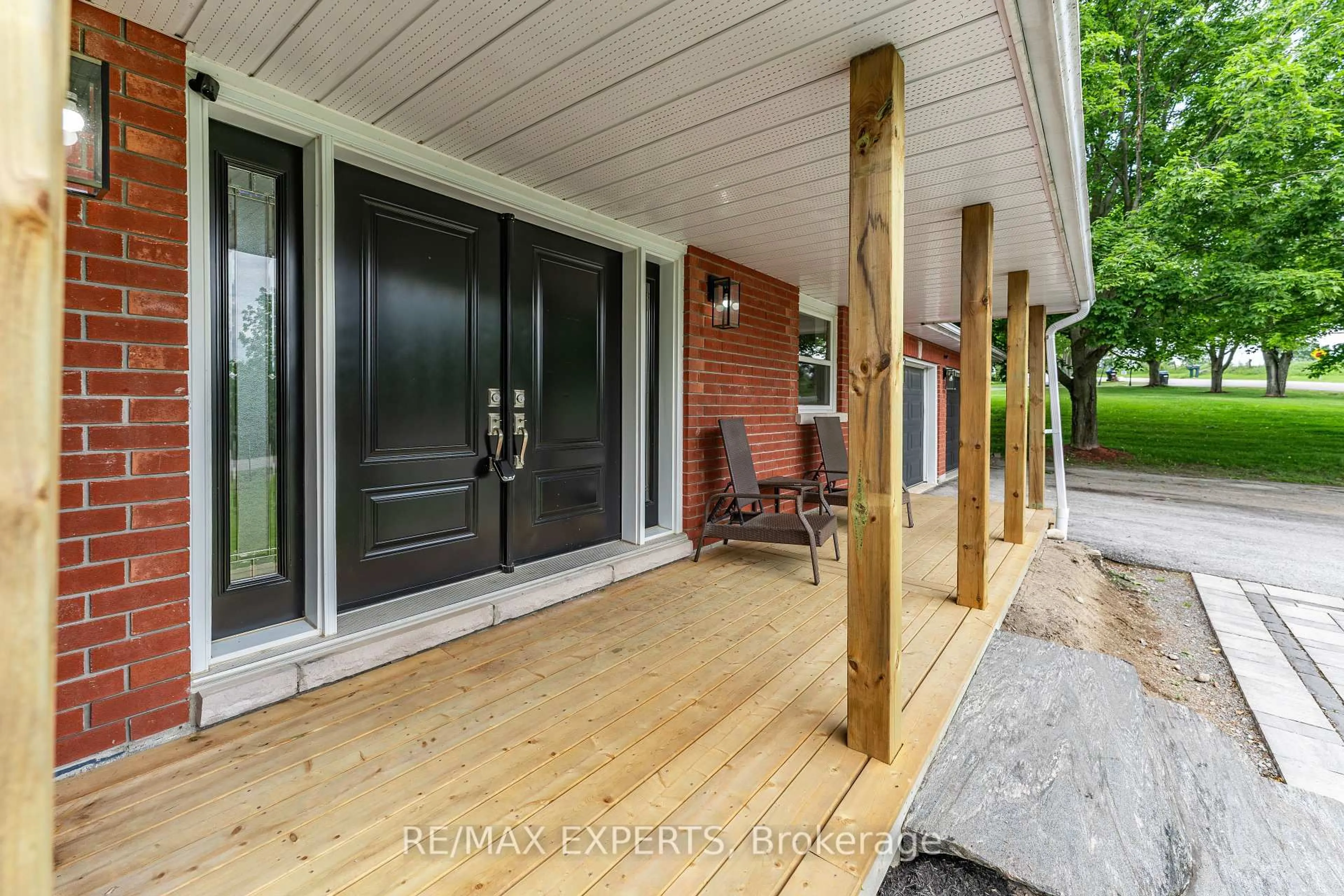 Indoor entryway for 602 Scarlett Line, Oro-Medonte Ontario L4R 4K3
