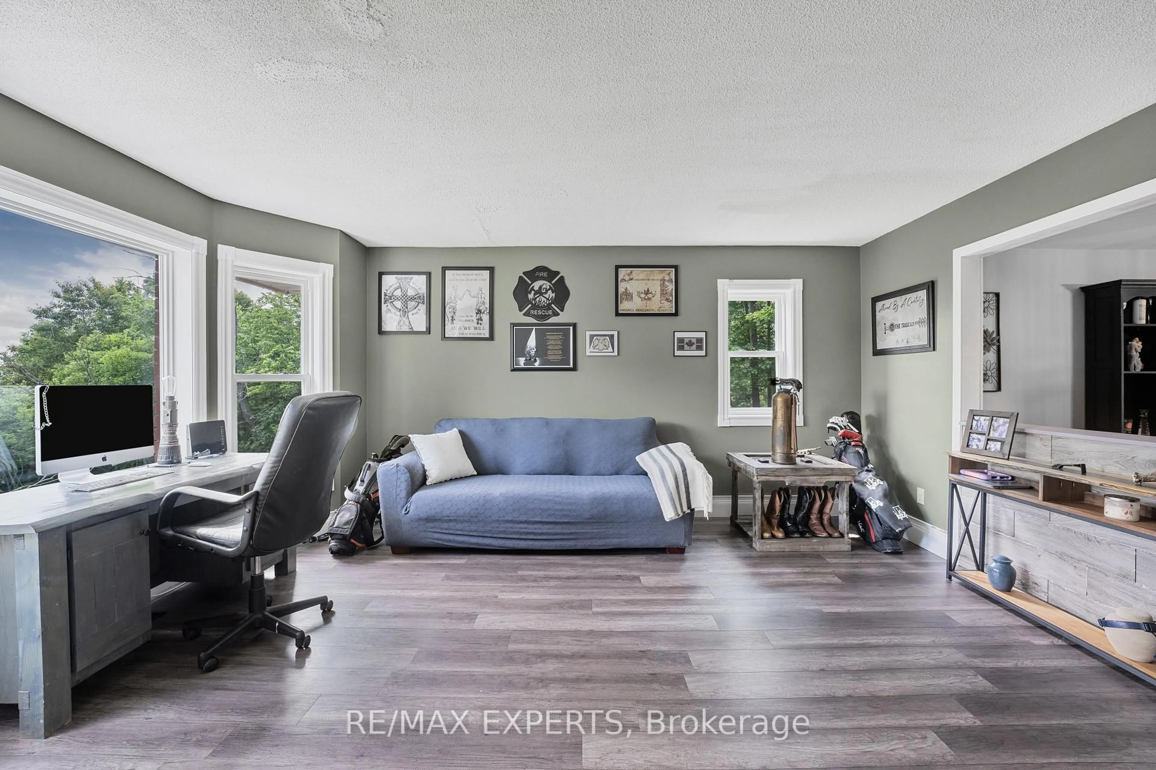 Living room with furniture, unknown for 602 Scarlett Line, Oro-Medonte Ontario L4R 4K3