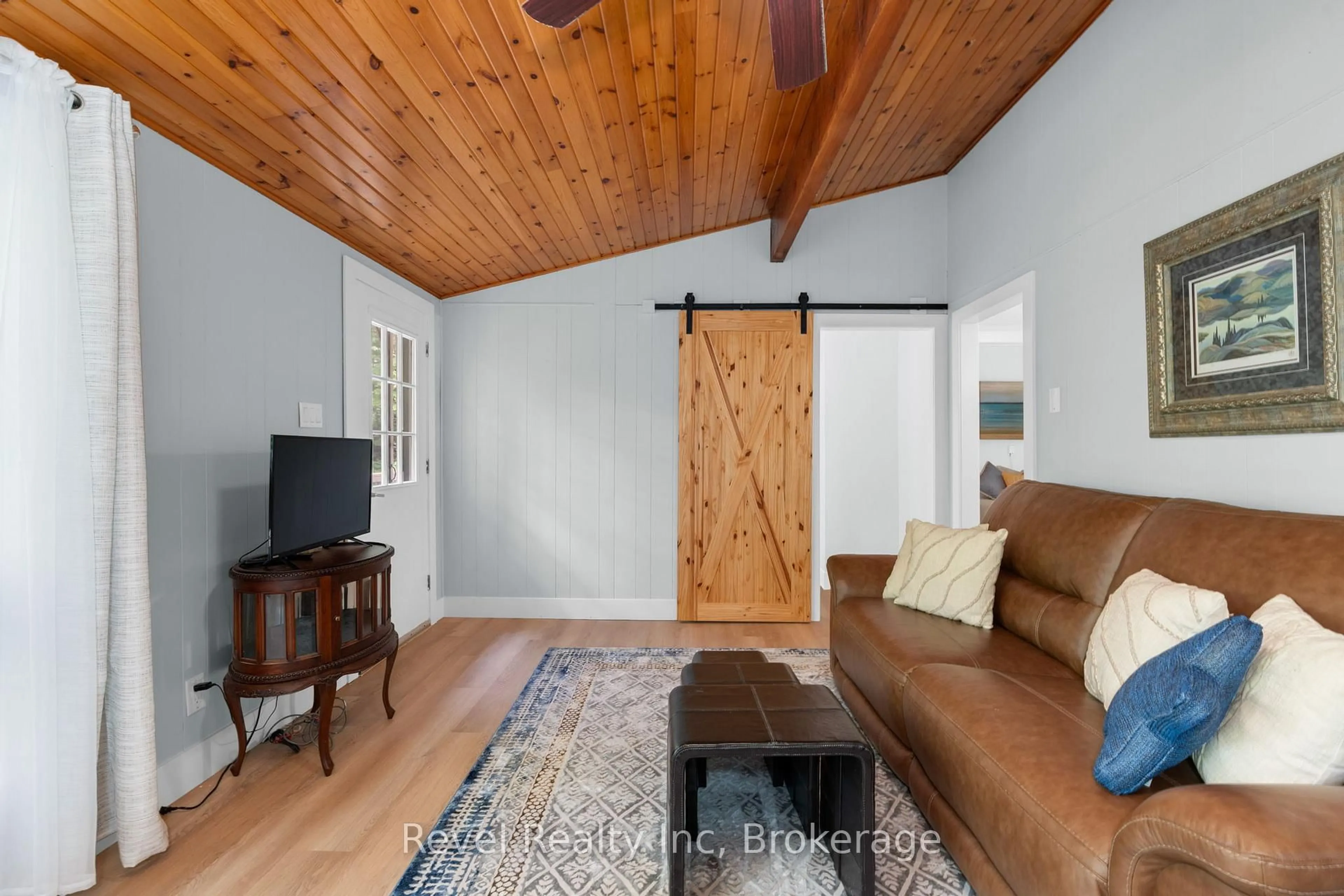 Living room with furniture, wood/laminate floor for 1204 Tiny Beaches Rd, Tiny Ontario L9M 0H7