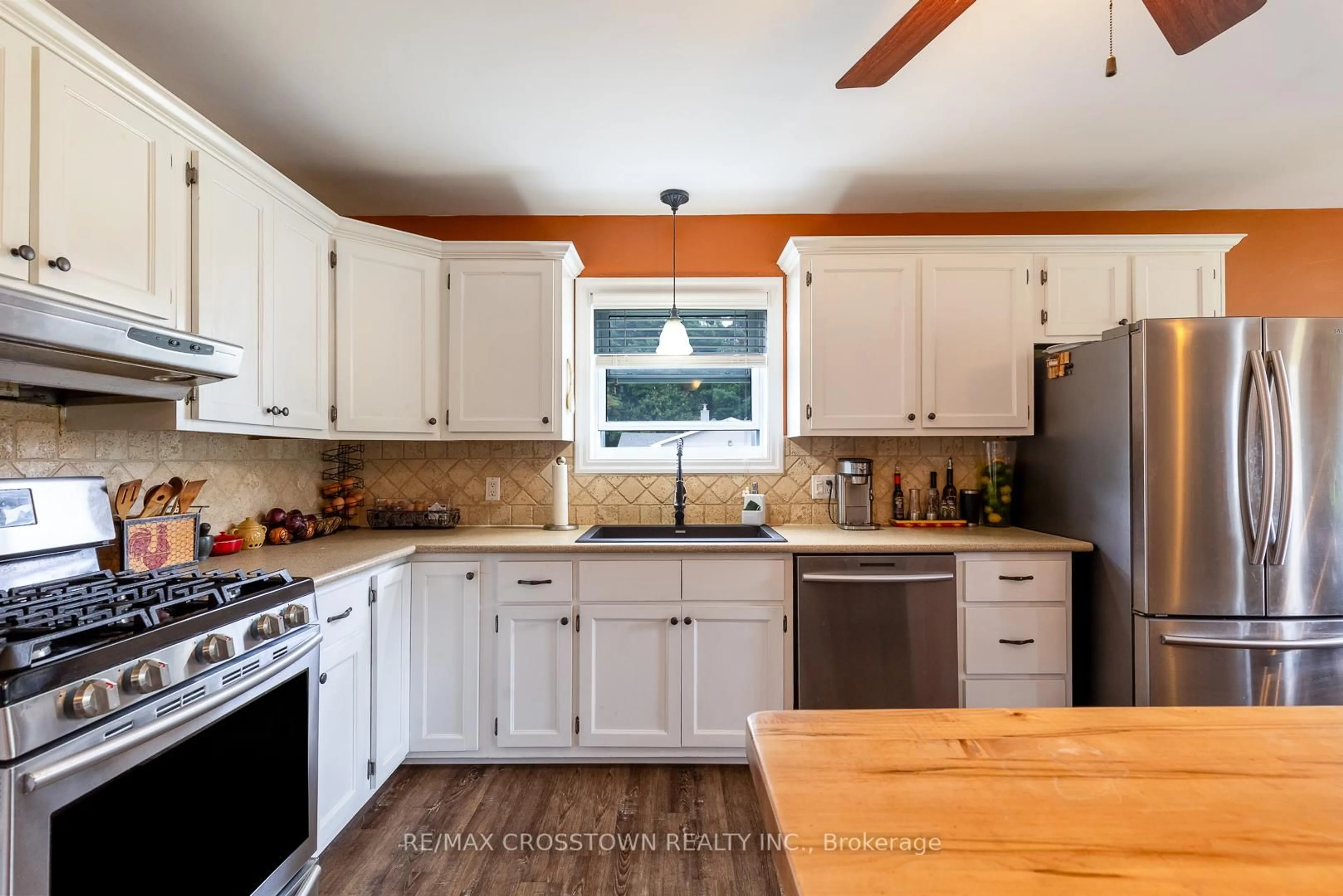 Open concept kitchen, unknown for 14308 County 27 Rd, Springwater Ontario L0L 1P0
