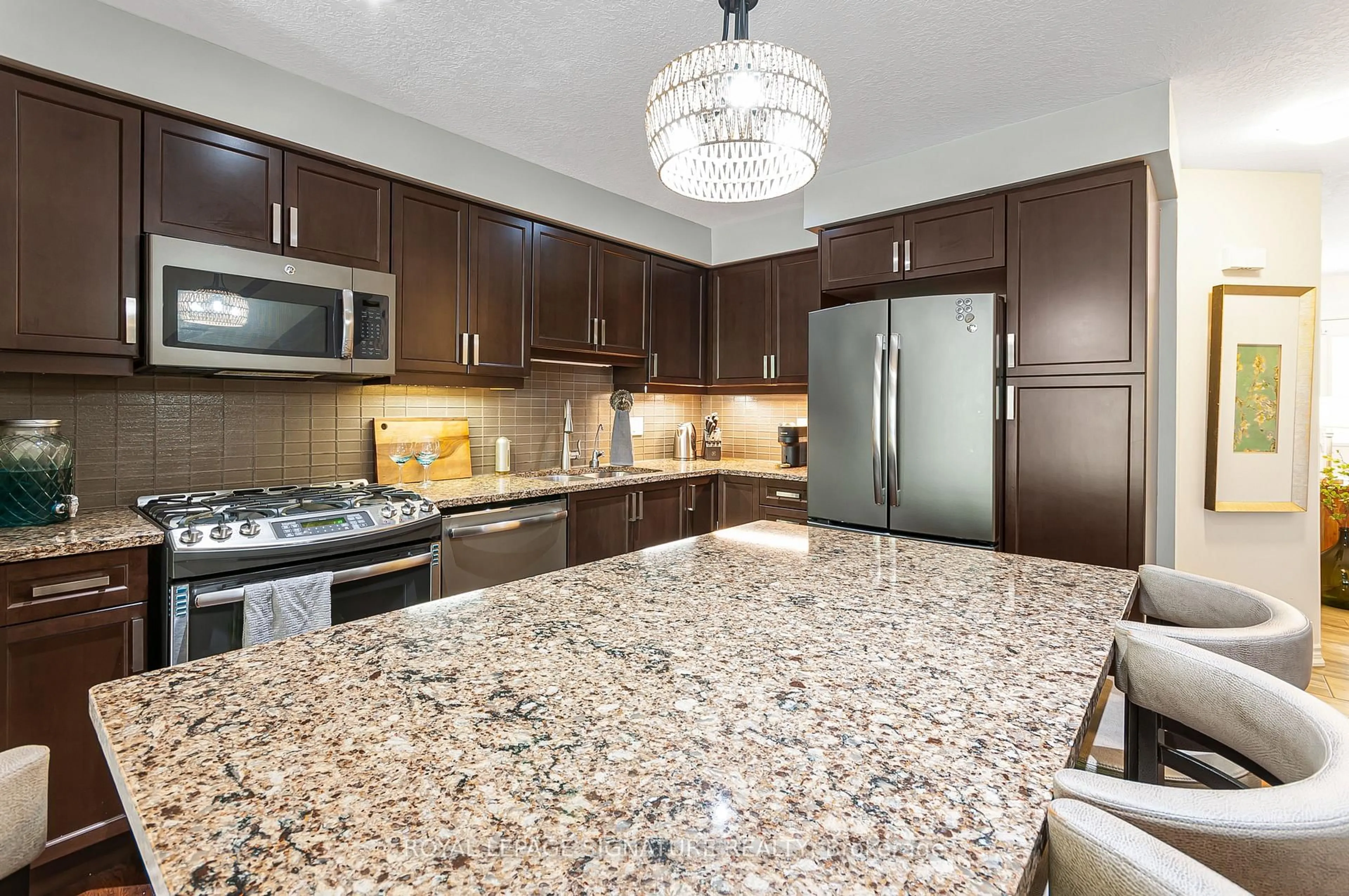 Open concept kitchen, ceramic/tile floor for 37 Conservation Way #106, Collingwood Ontario L9Y 0G9