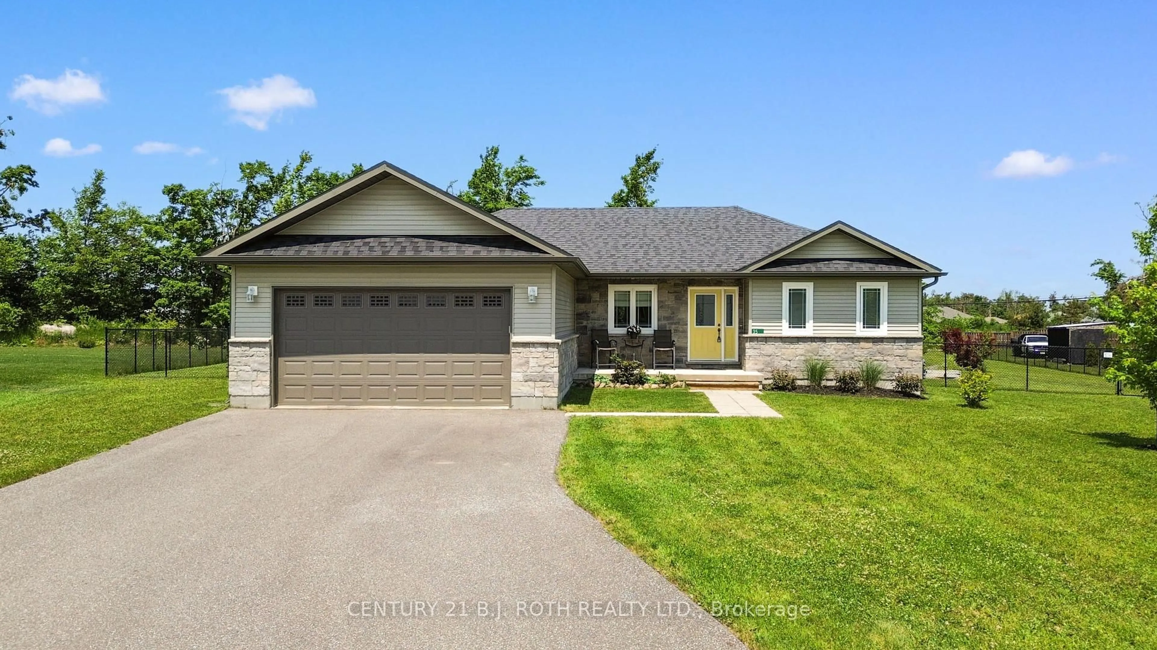 Home with brick exterior material, street for 35 Grace Cres, Oro-Medonte Ontario L3V 8N6