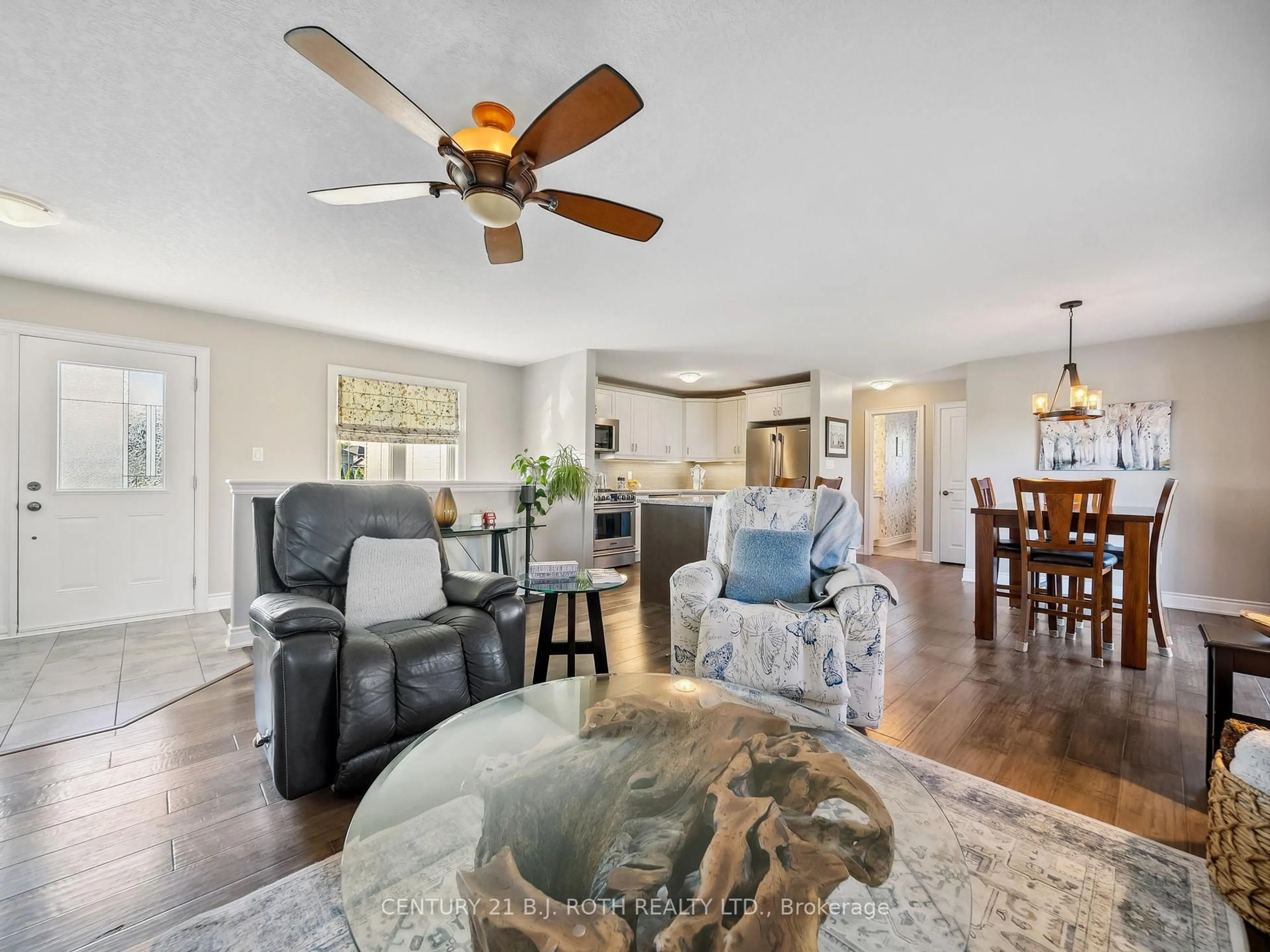 Living room with furniture, unknown for 35 Grace Cres, Oro-Medonte Ontario L3V 8N6