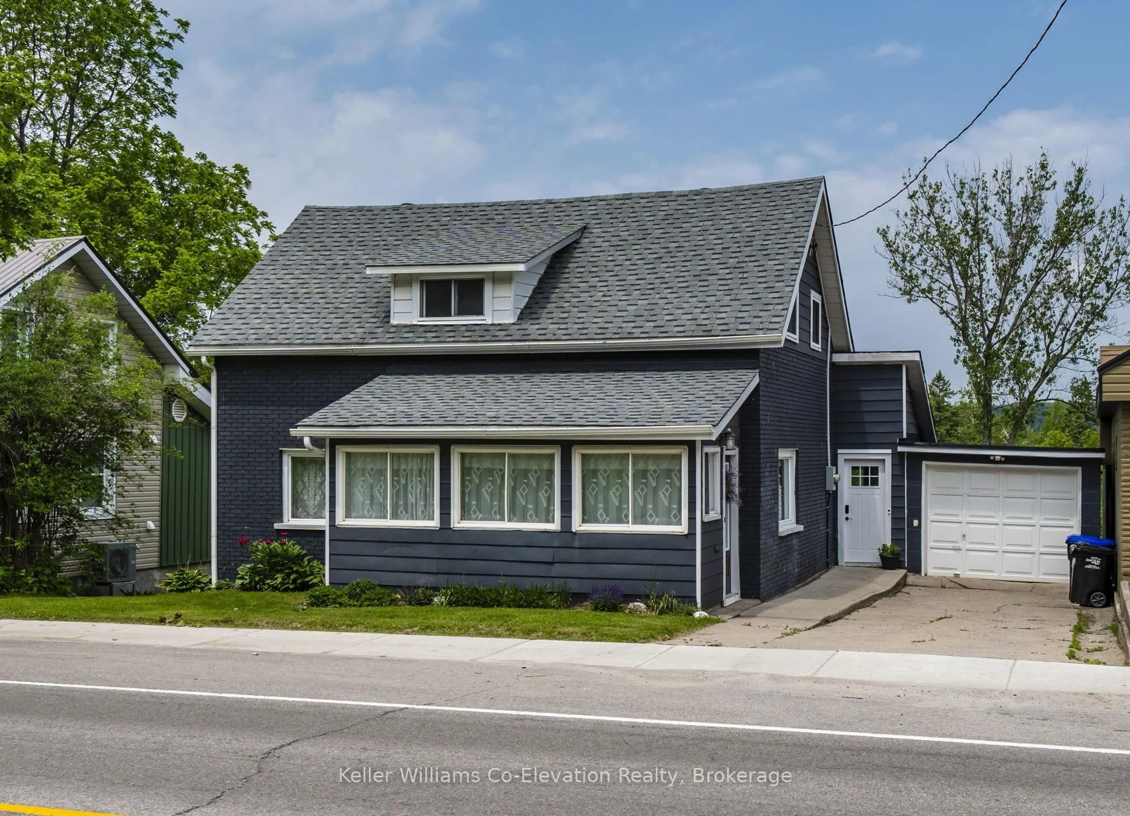 Home with vinyl exterior material, street for 69 Robert St, Penetanguishene Ontario L9M 1N1