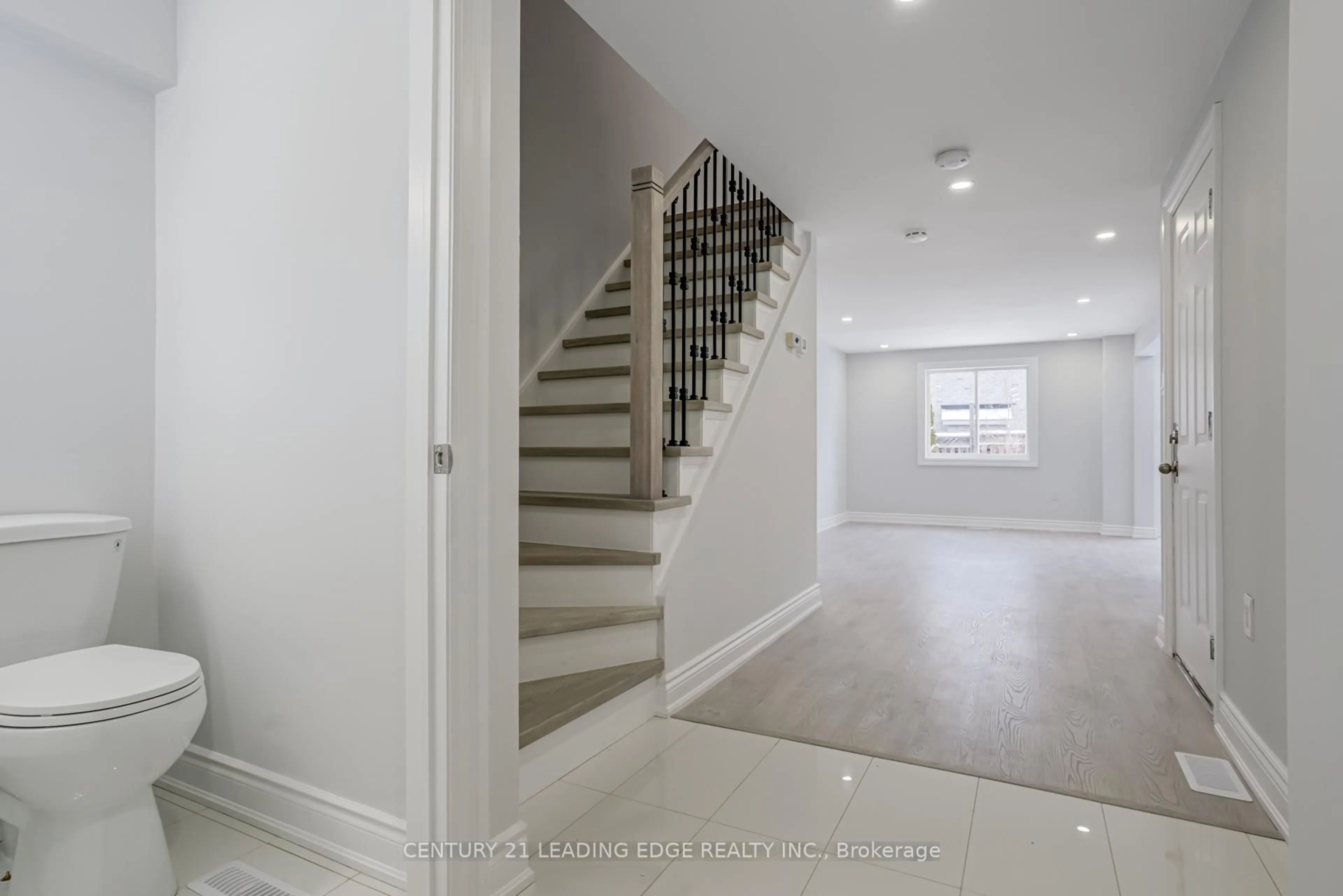Unknown for 232 Nathan Cres, Barrie Ontario L4N 0N3