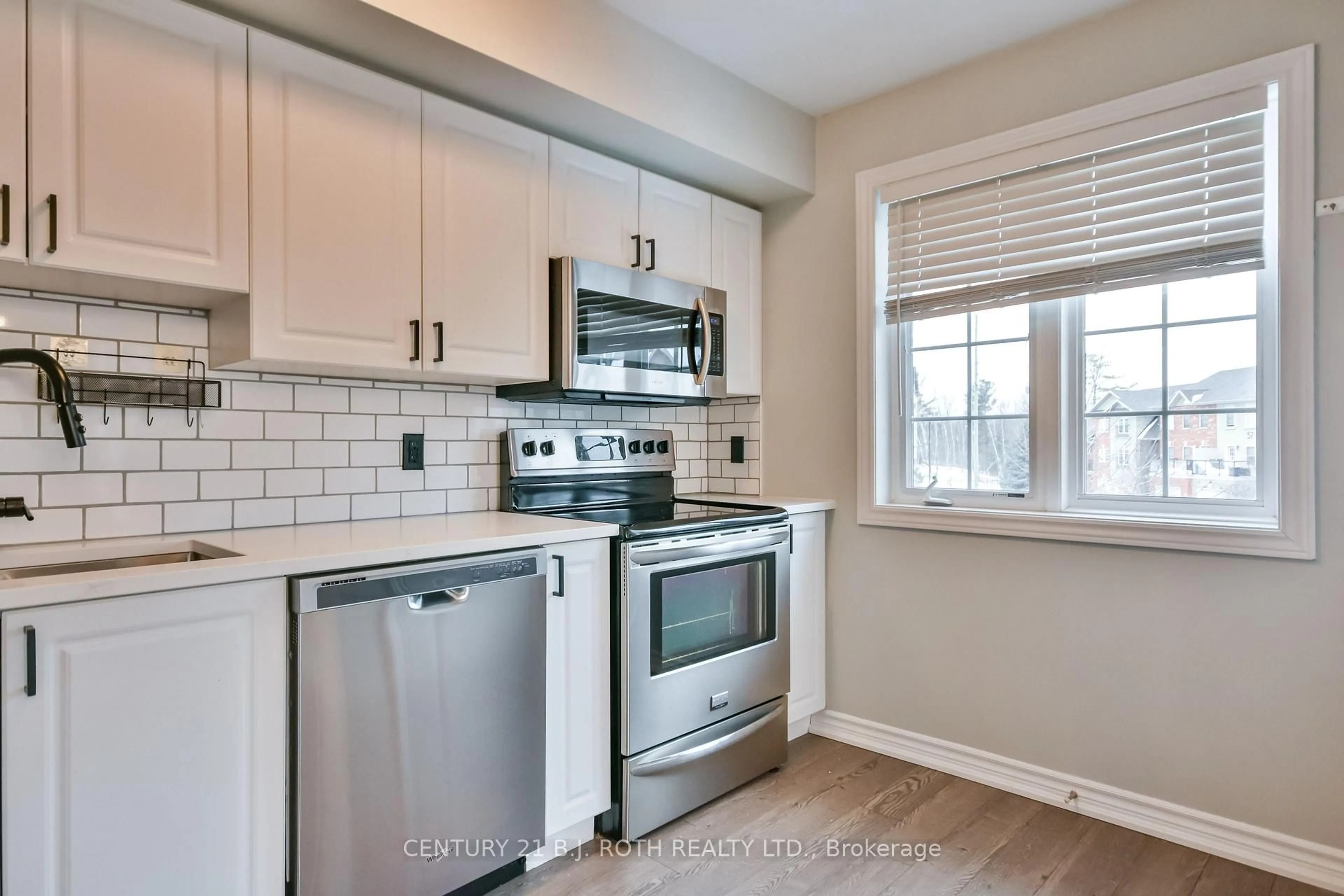Open concept kitchen, ceramic/tile floor for 51 Ferndale Dr #7, Barrie Ontario L4N 5W9