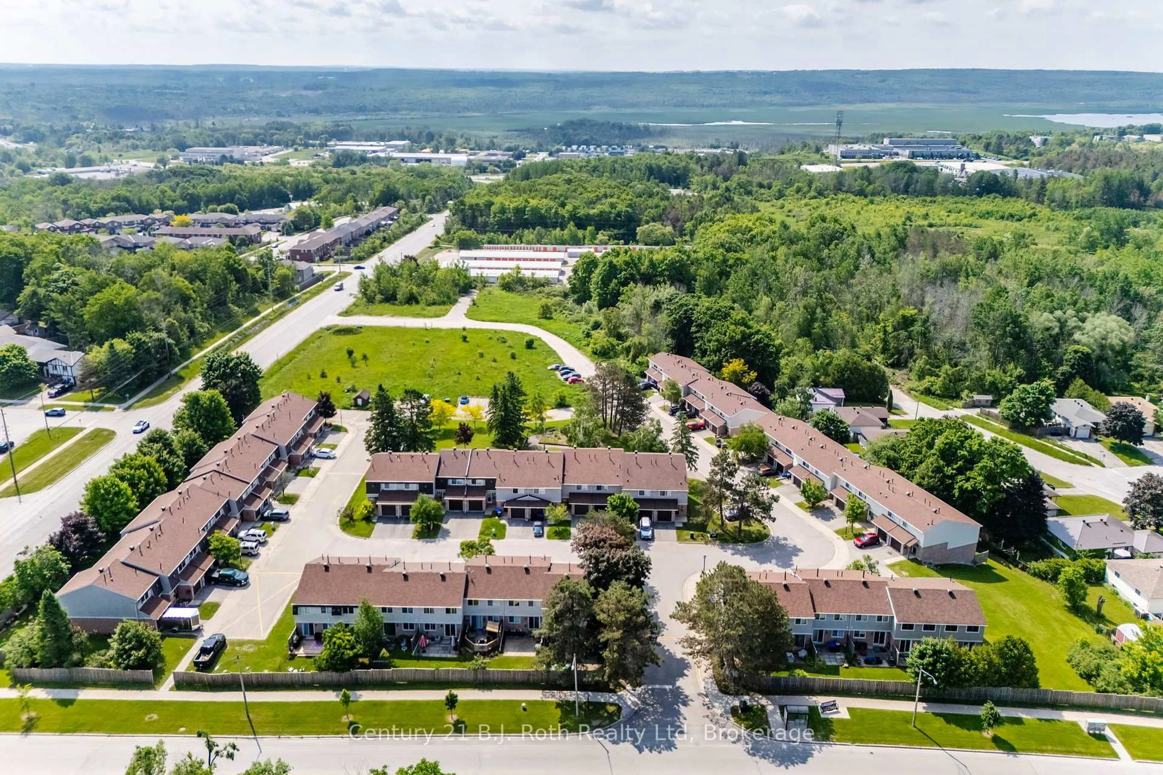 A pic from outside/outdoor area/front of a property/back of a property/a pic from drone, unknown for 778 William St #71, Midland Ontario L4R 4R8