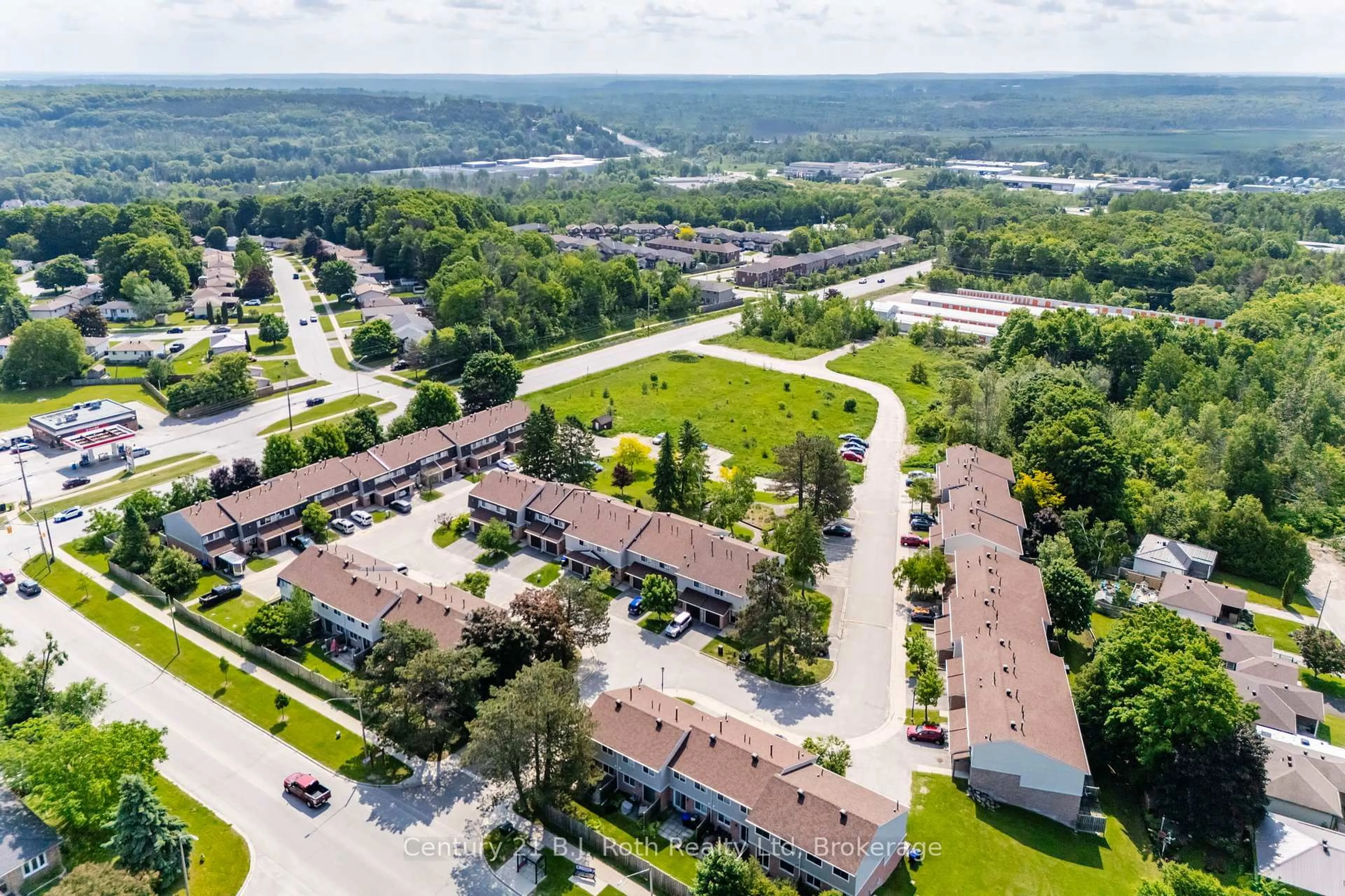 A pic from outside/outdoor area/front of a property/back of a property/a pic from drone, unknown for 778 William St #71, Midland Ontario L4R 4R8