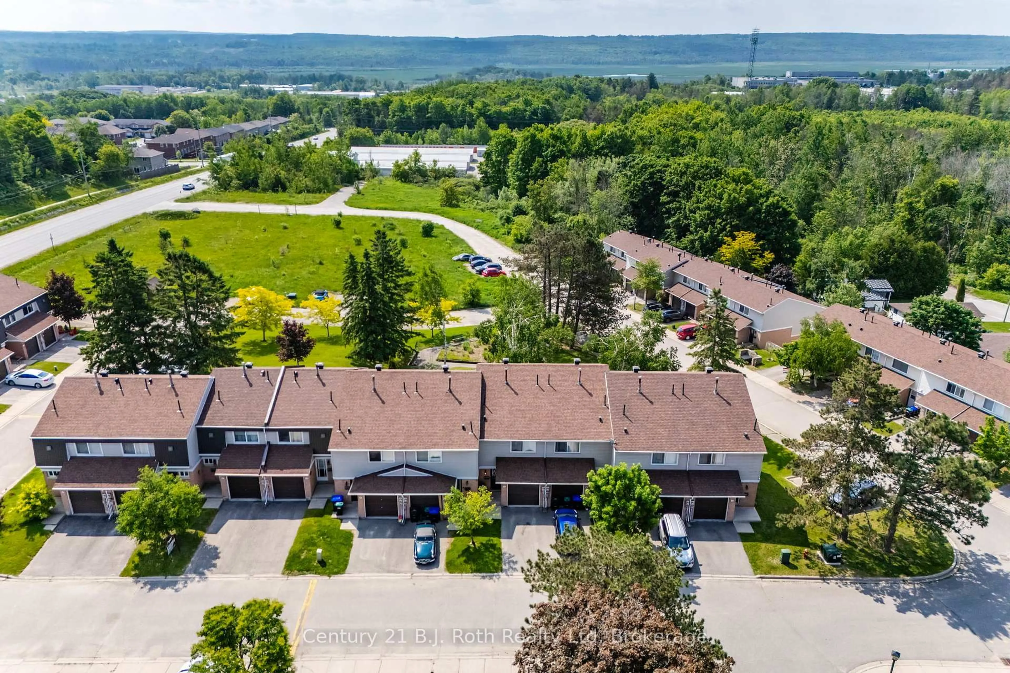A pic from outside/outdoor area/front of a property/back of a property/a pic from drone, unknown for 778 William St #71, Midland Ontario L4R 4R8