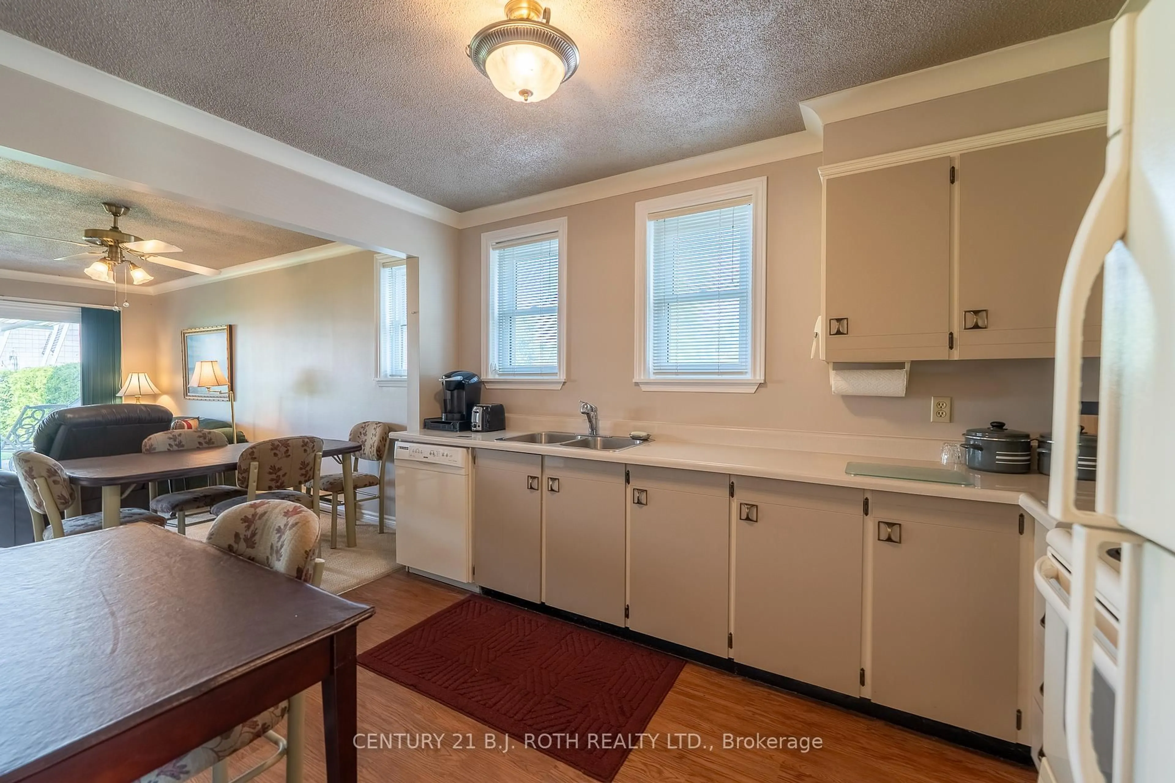 Standard kitchen, unknown for 1 Paradise Blvd #26, Ramara Ontario L0K 1B0