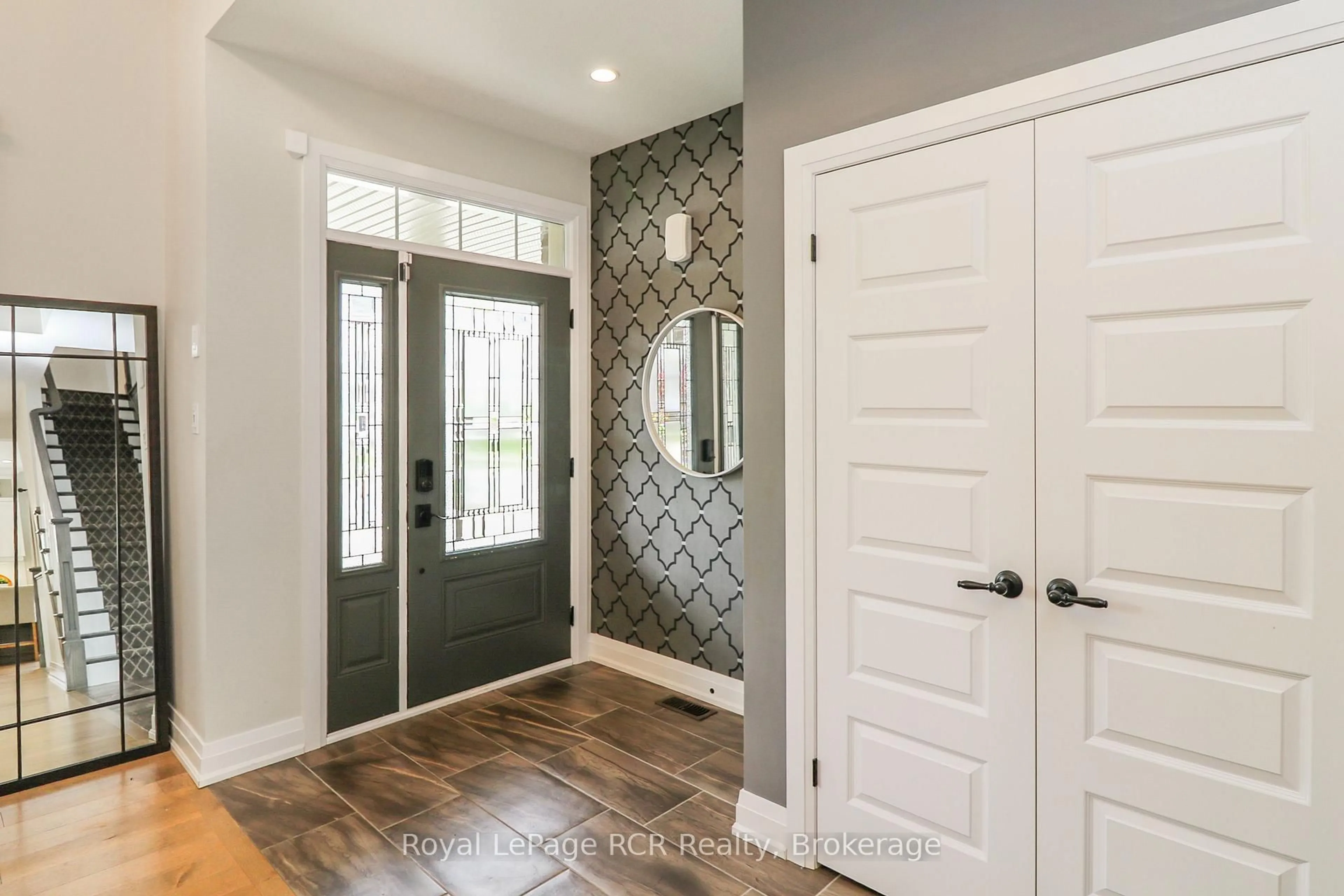 Indoor entryway for 7 Portland St, Collingwood Ontario L9Y 2L3