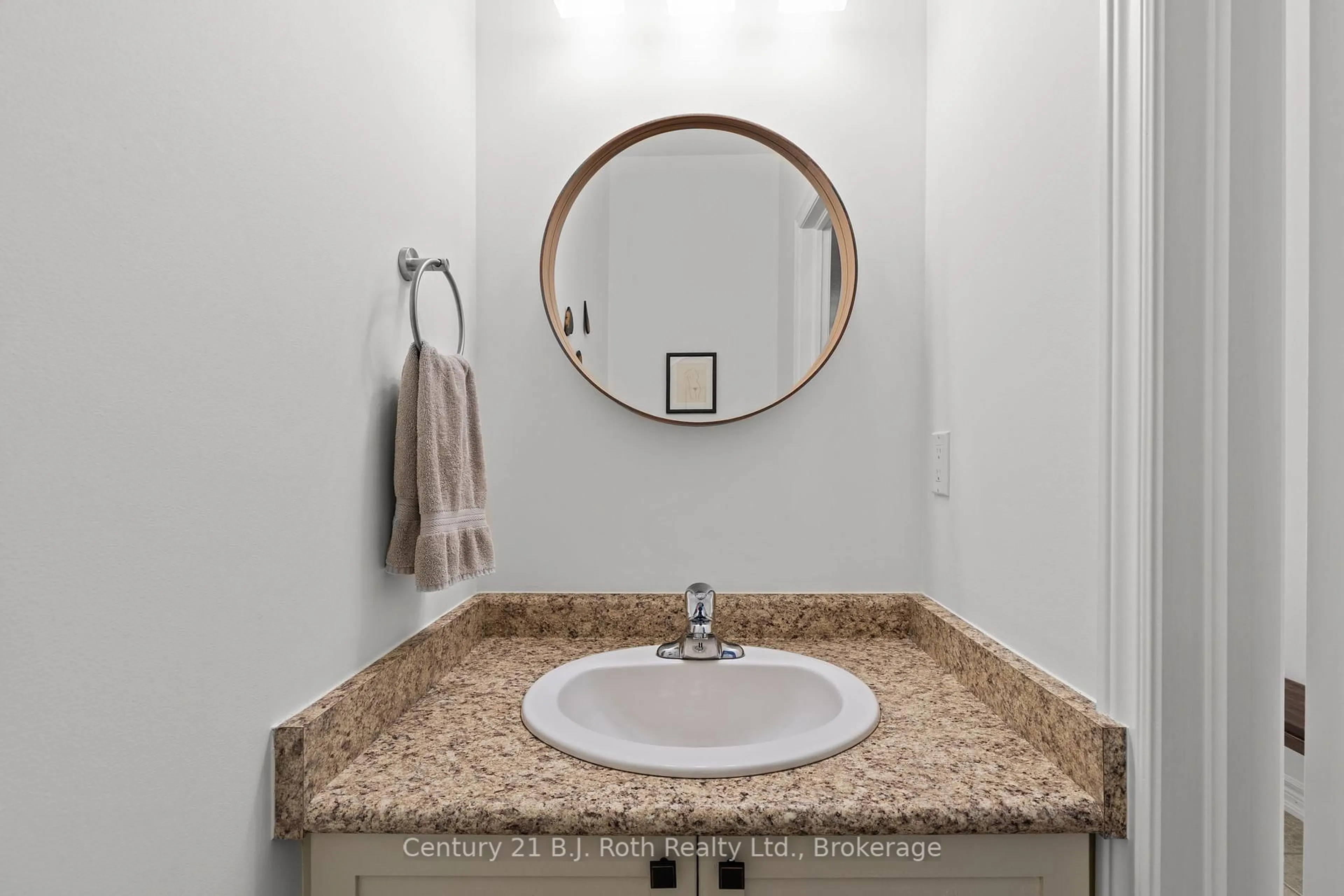Standard bathroom, ceramic/tile floor for 188 Coldwater Rd #5, Orillia Ontario L3V 3L9