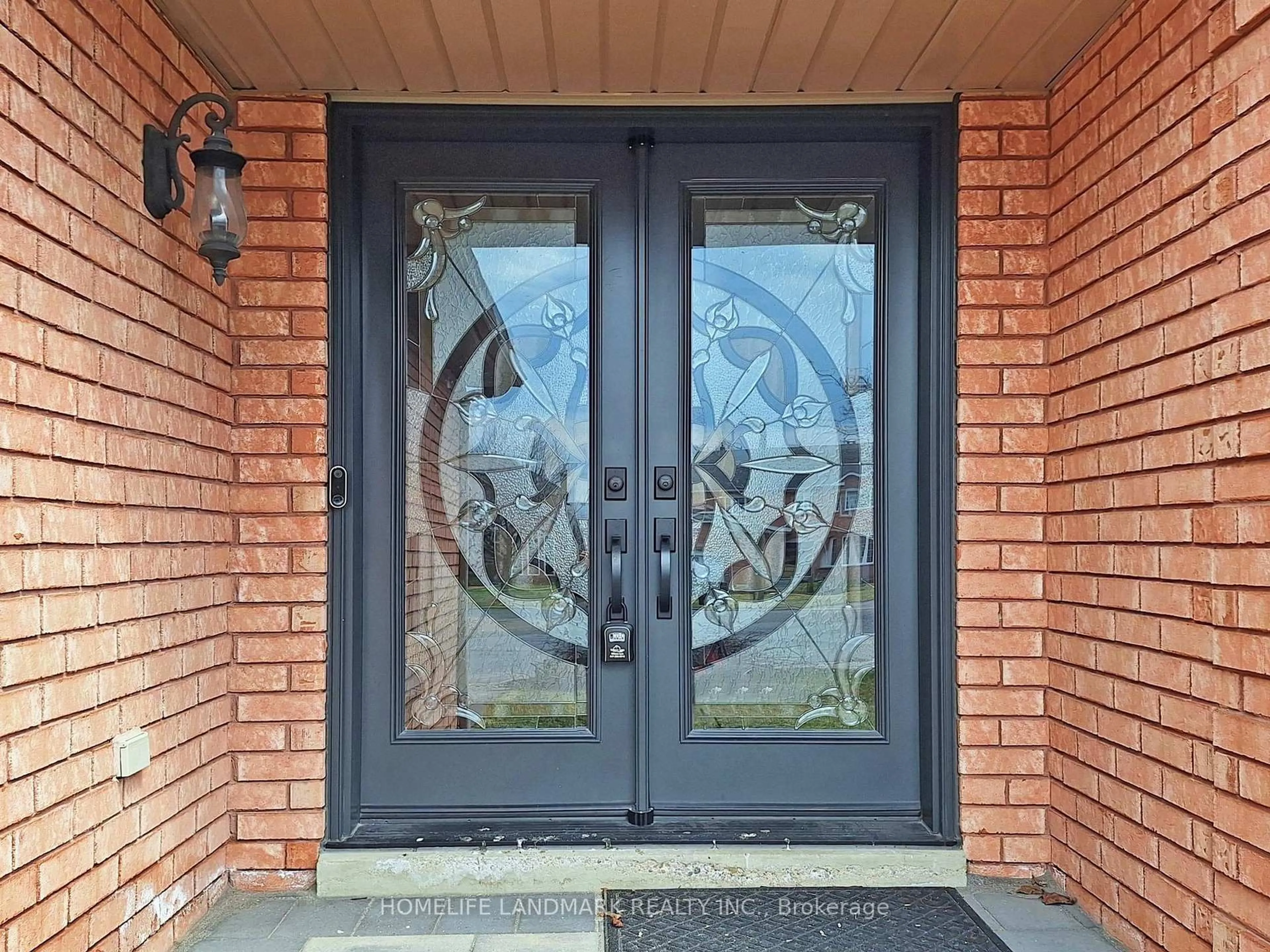 Indoor entryway for 243 Cardinal St, Barrie Ontario L4M 6G9