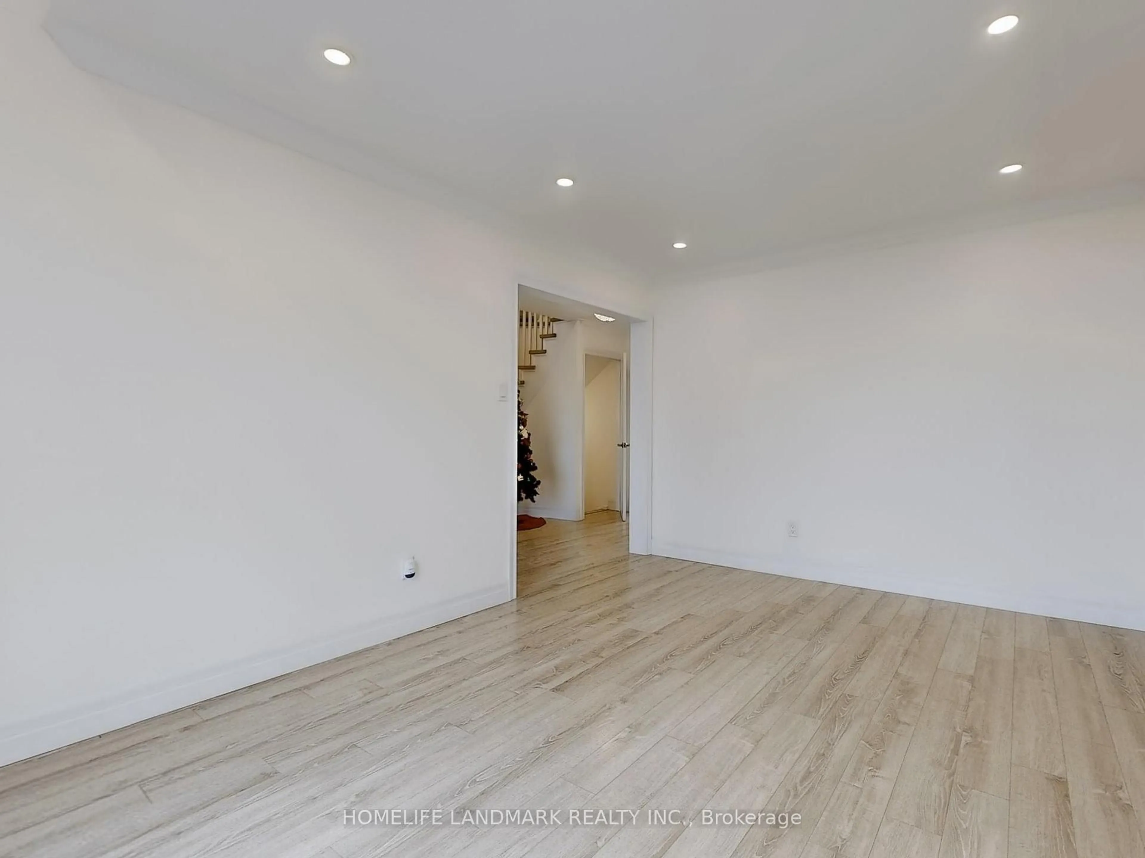 A pic of a room for 243 Cardinal St, Barrie Ontario L4M 6G9