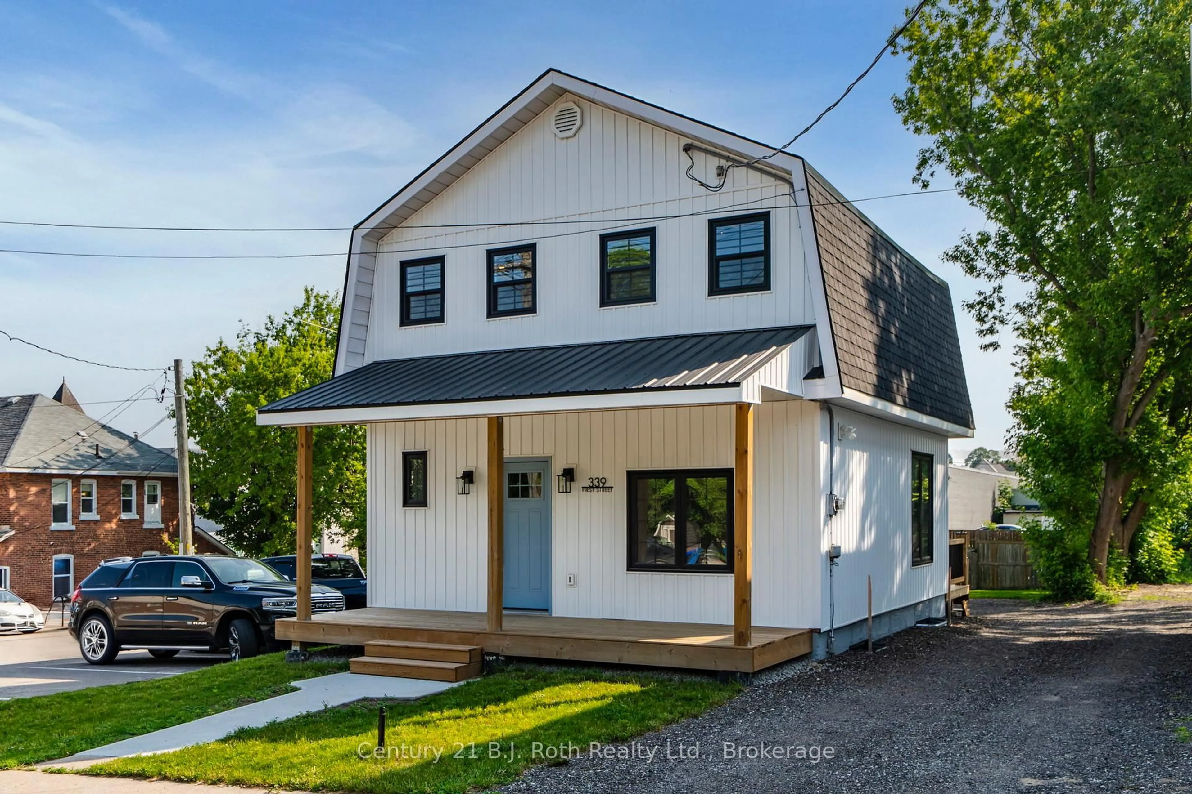 Home with vinyl exterior material, street for 339 First St, Midland Ontario L4R 3P3