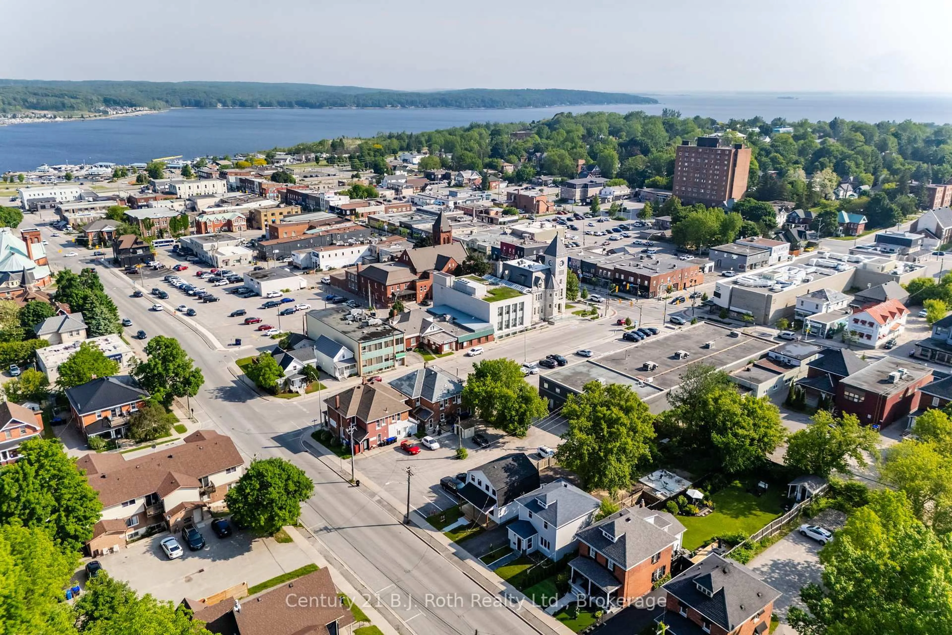 A pic from outside/outdoor area/front of a property/back of a property/a pic from drone, street for 339 First St, Midland Ontario L4R 3P3